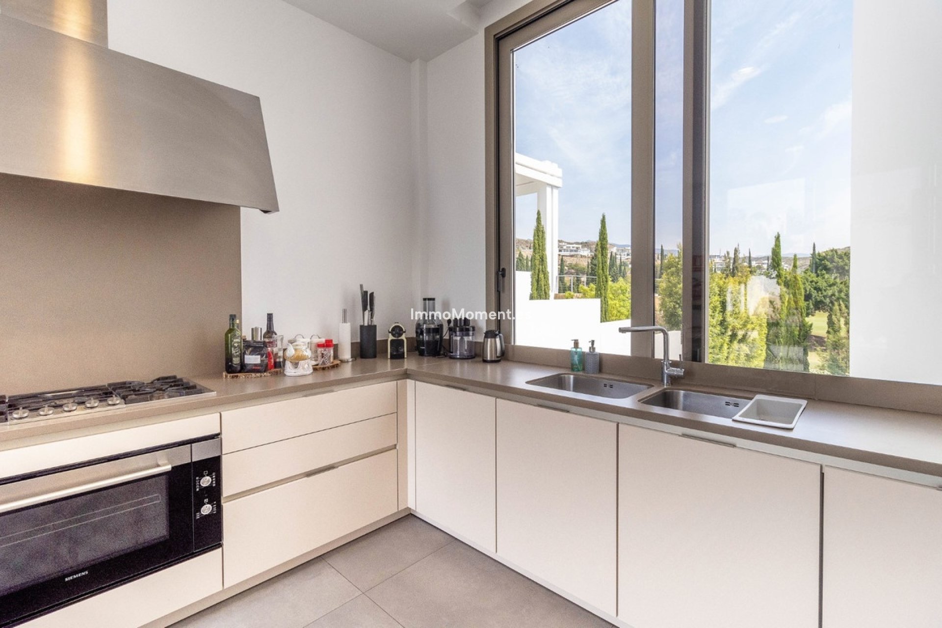 Resale - Villa - Benahavís - Benahavís Centro