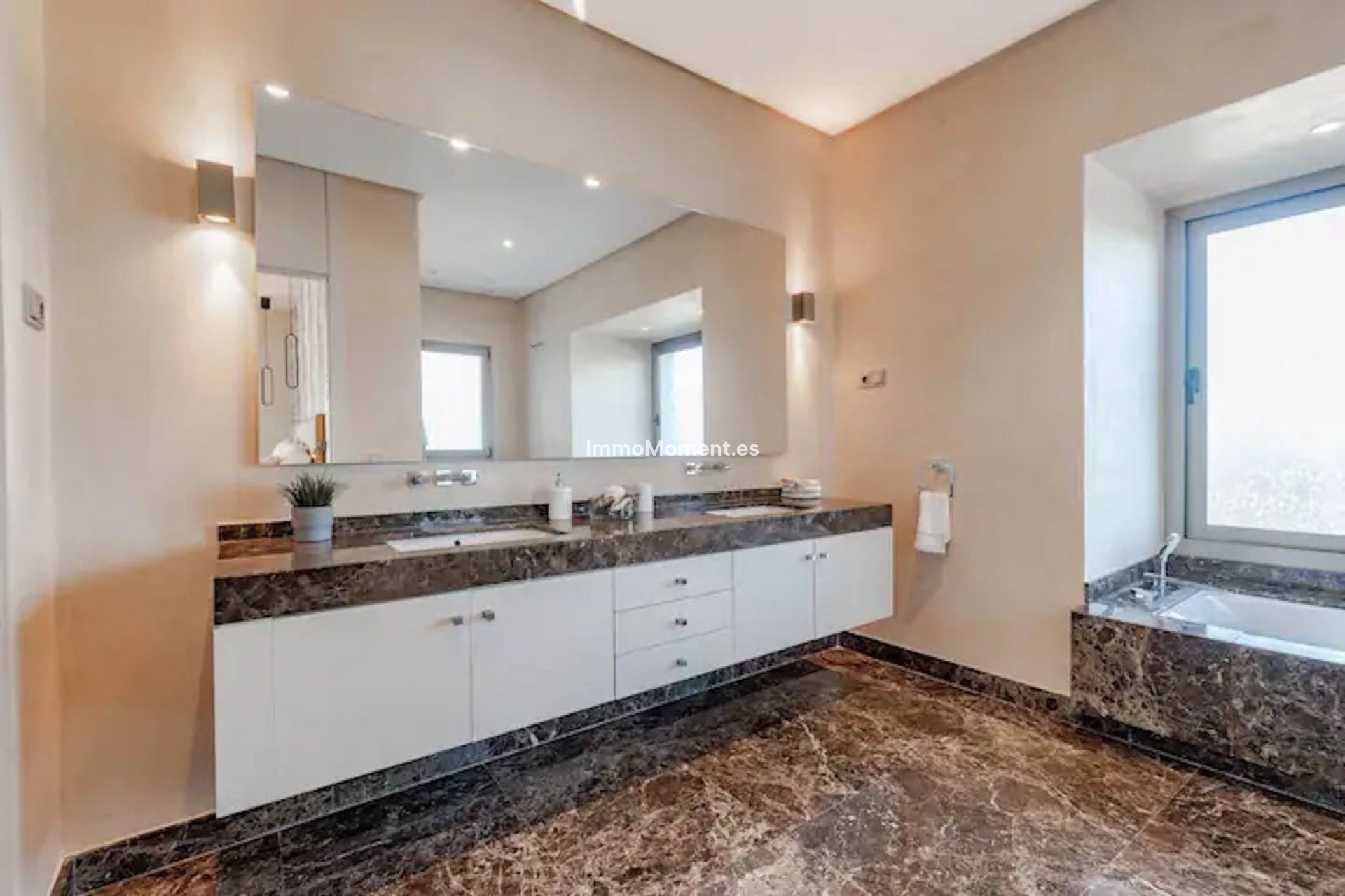 Resale - Villa - Benahavís - Benahavís Centro