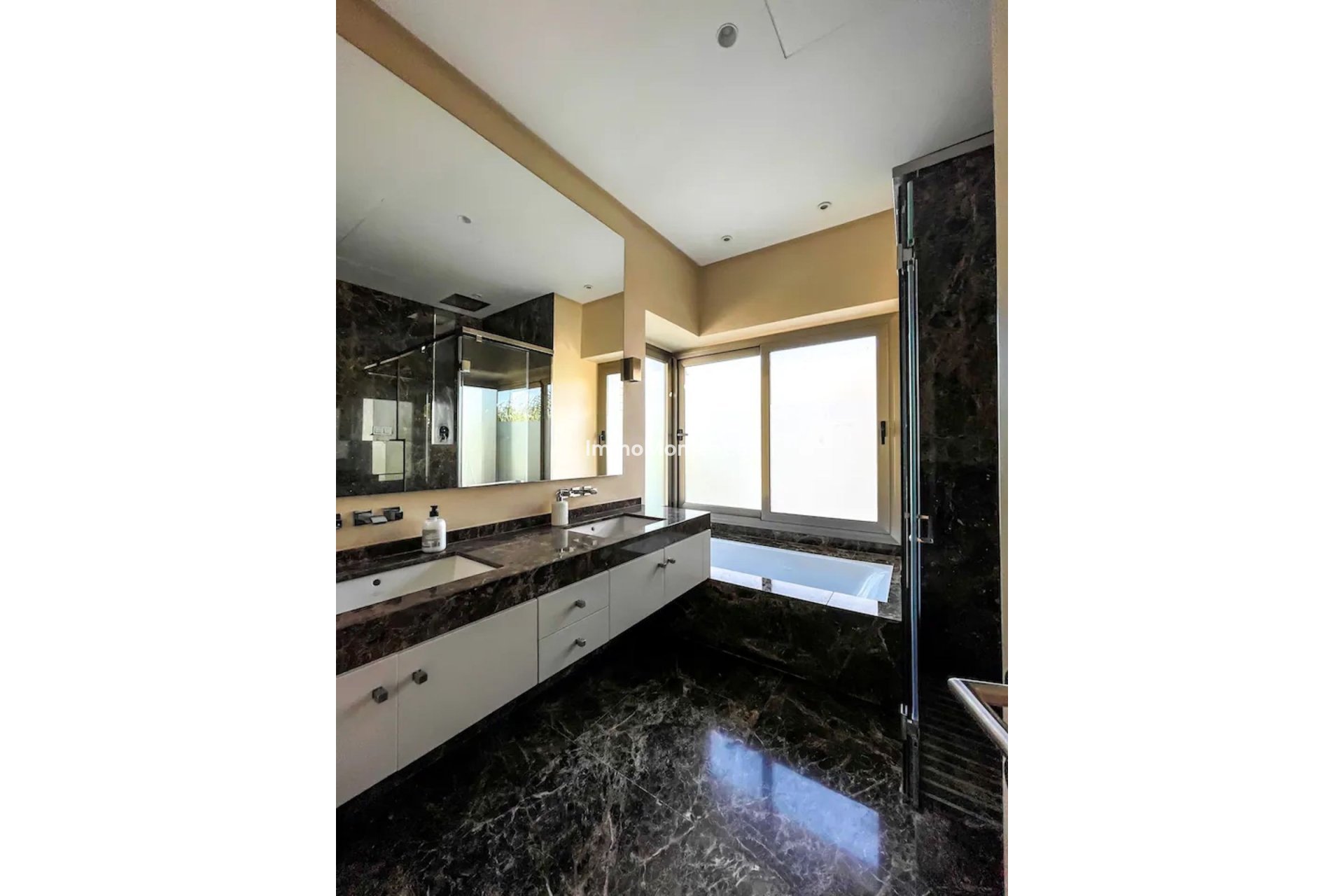 Resale - Villa - Benahavís - Benahavís Centro