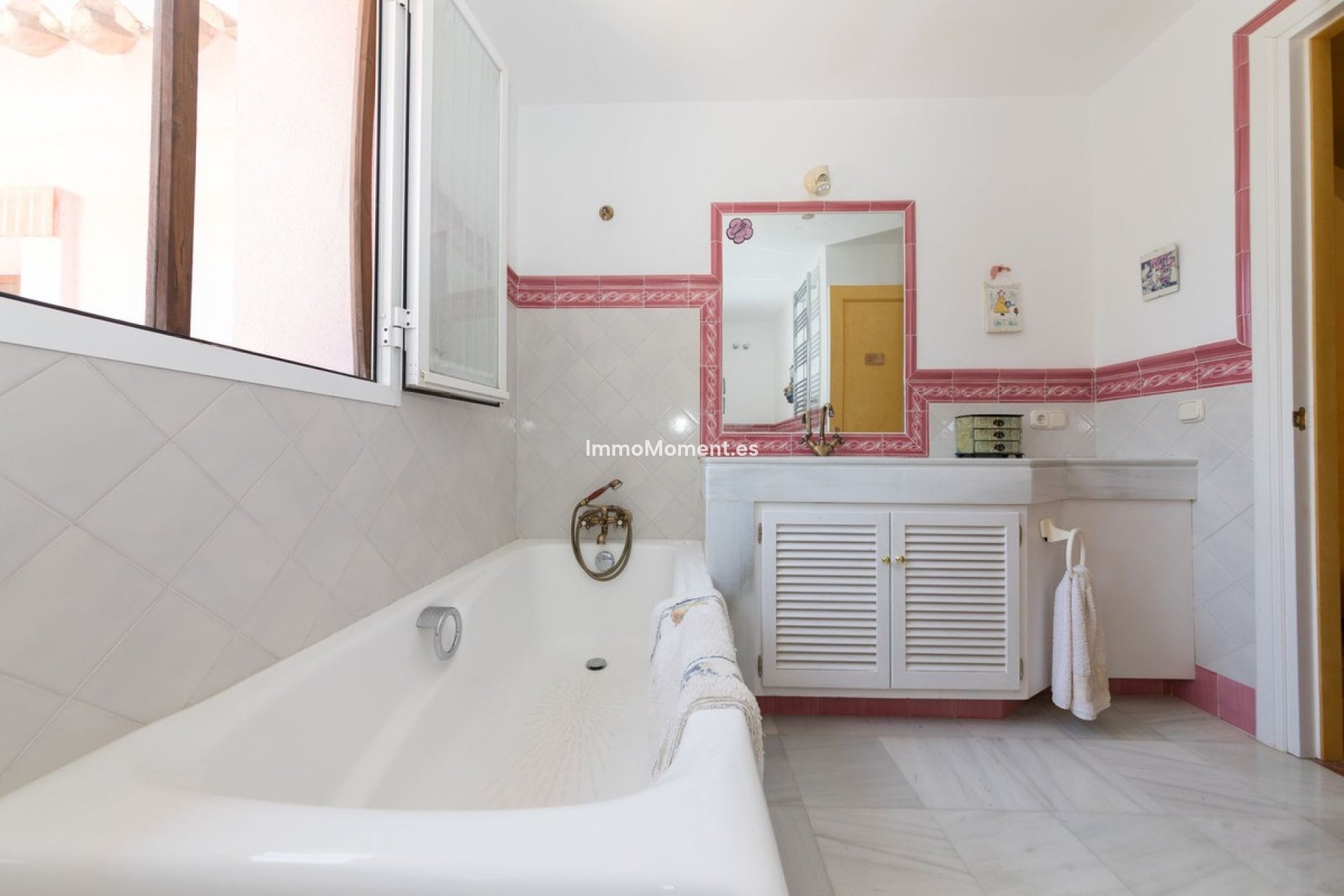 Resale - Villa - Benahavís - Benahavís Centro