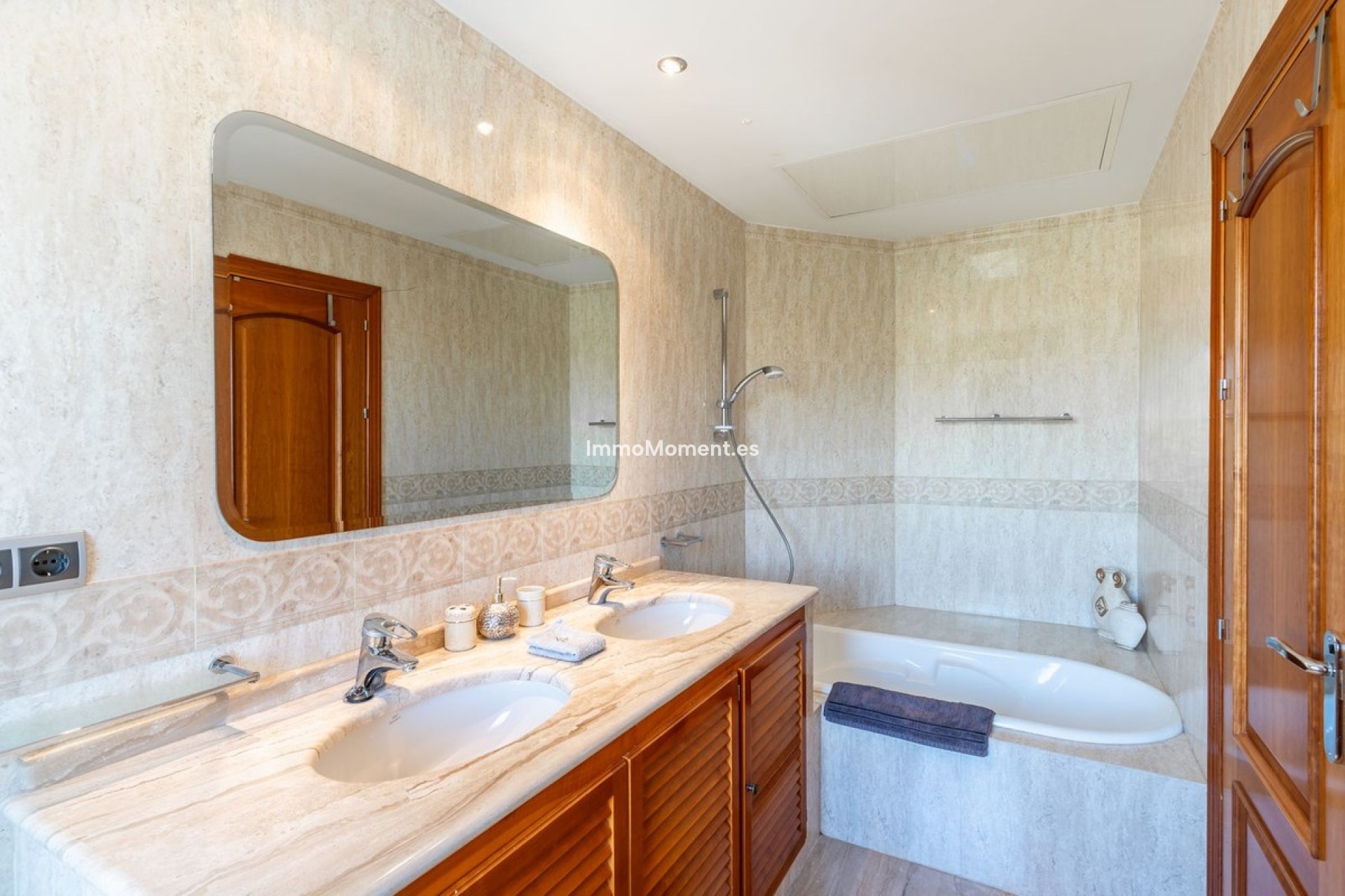 Resale - Villa - Benahavís - Benahavís Centro