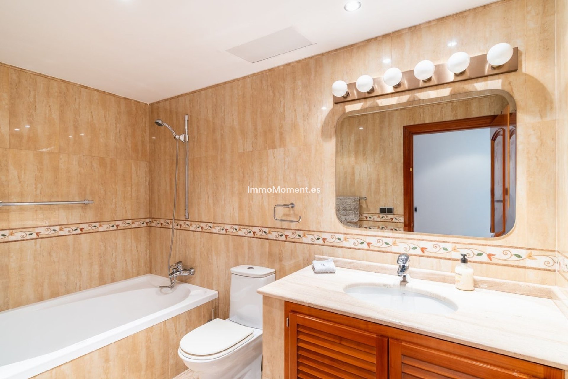 Resale - Villa - Benahavís - Benahavís Centro