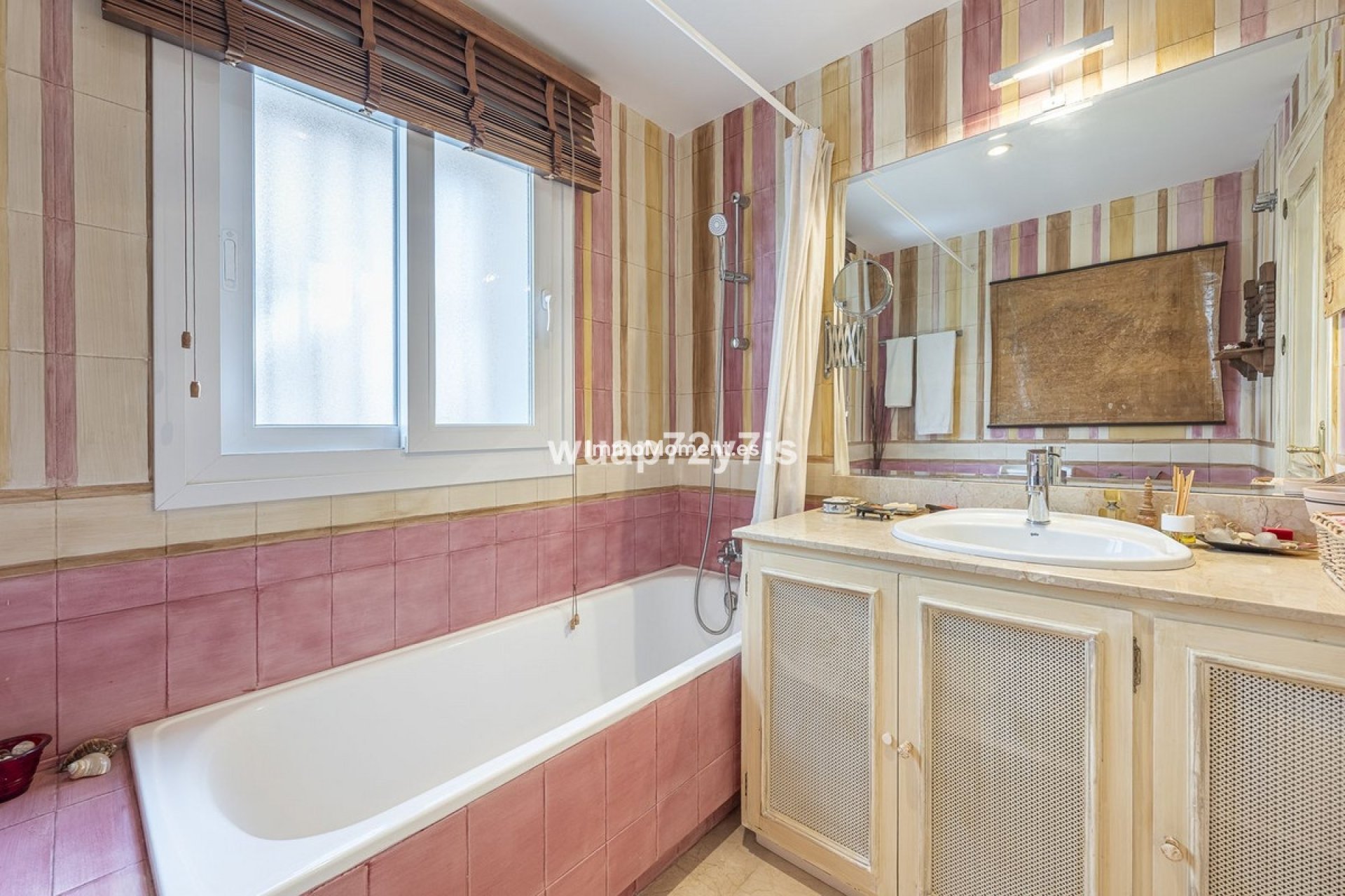 Resale - Villa - Benahavís - Benahavís Centro