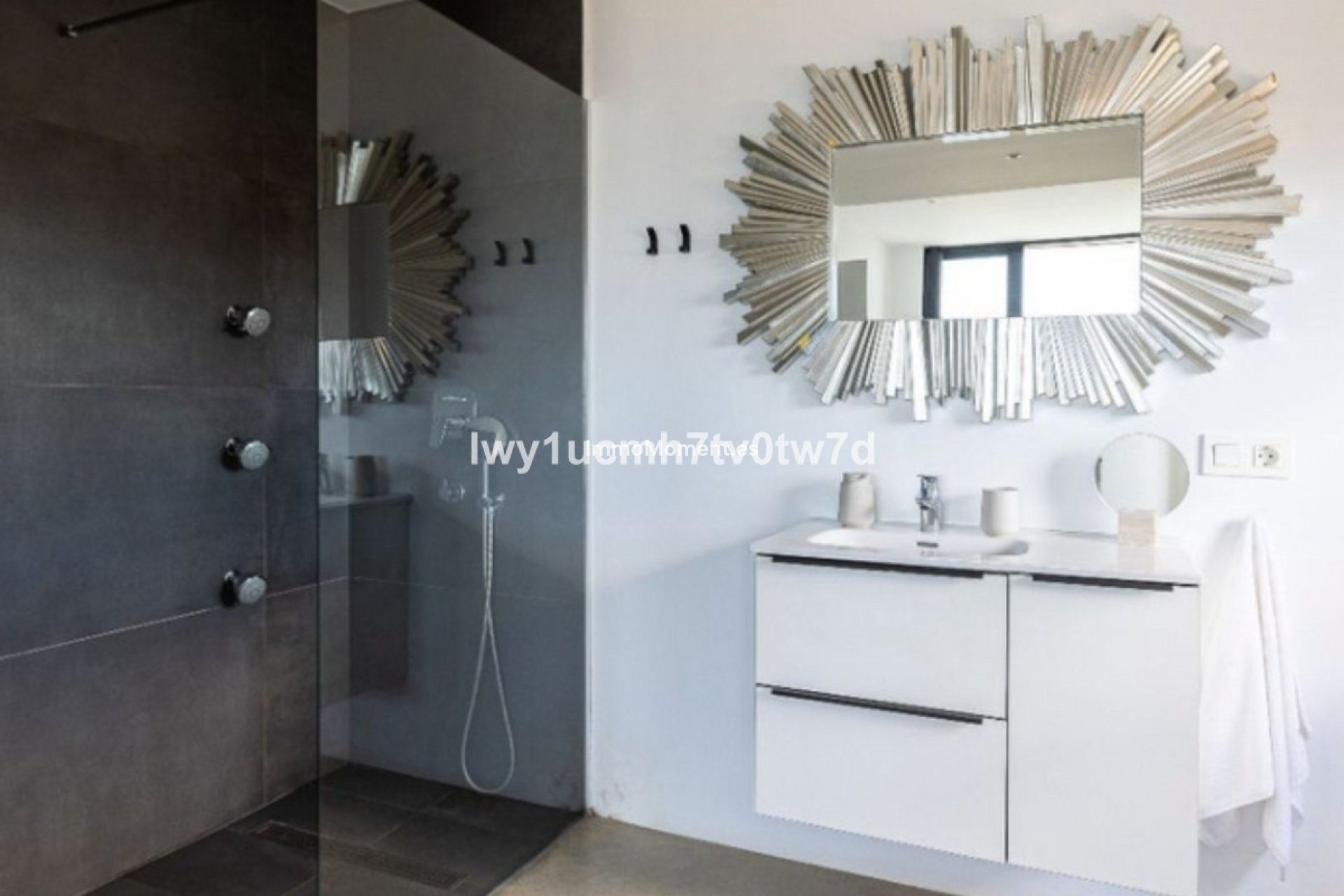 Resale - Villa - Benalmadena - Benalmadena Centro