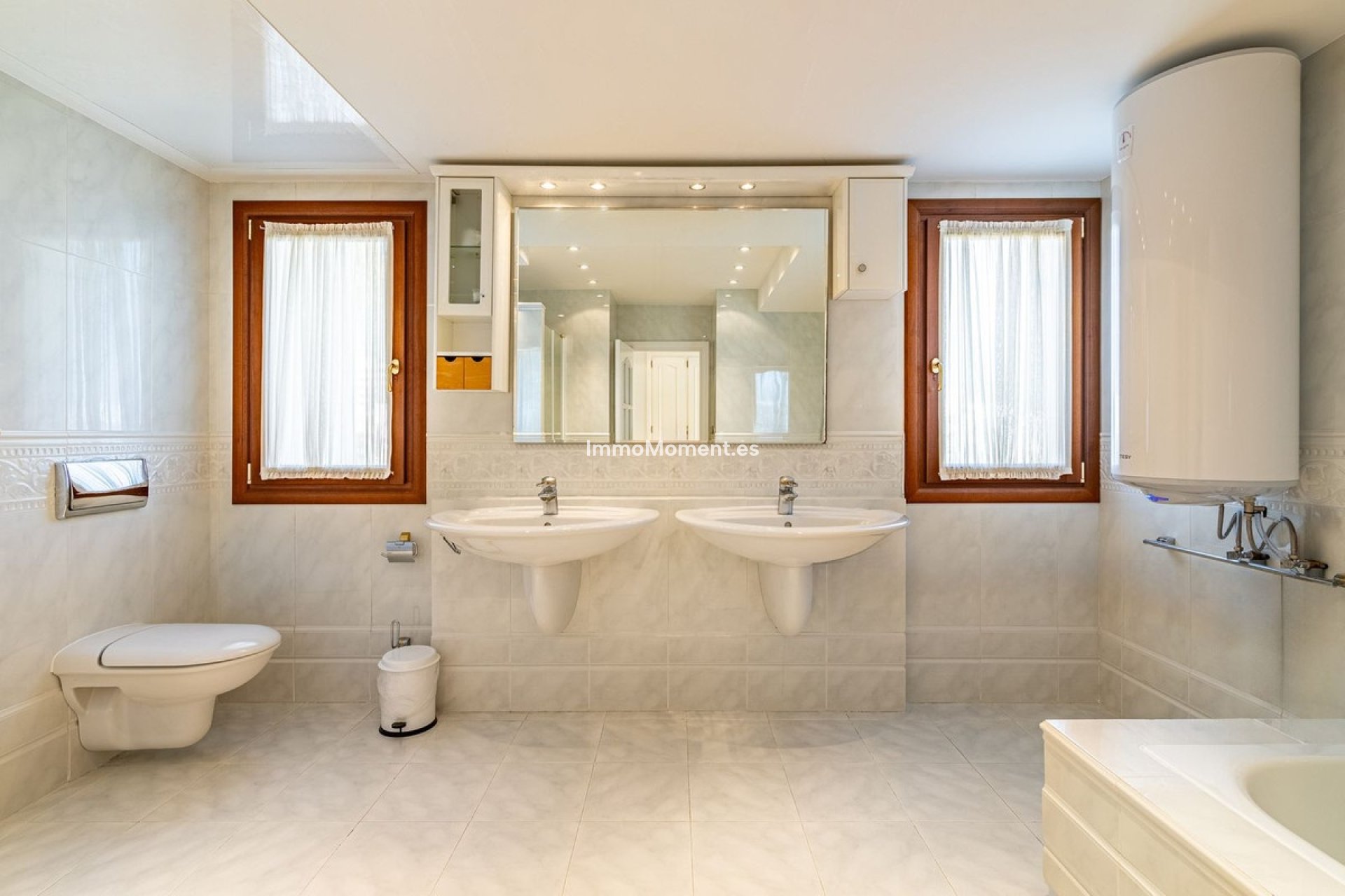 Resale - Villa - Estepona - Cancelada