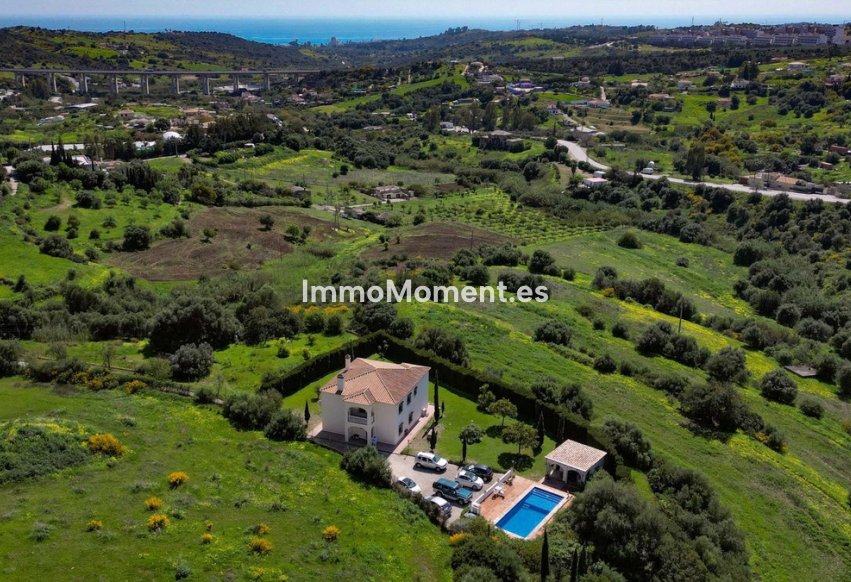 Resale - Villa - Estepona - Estepona Centro