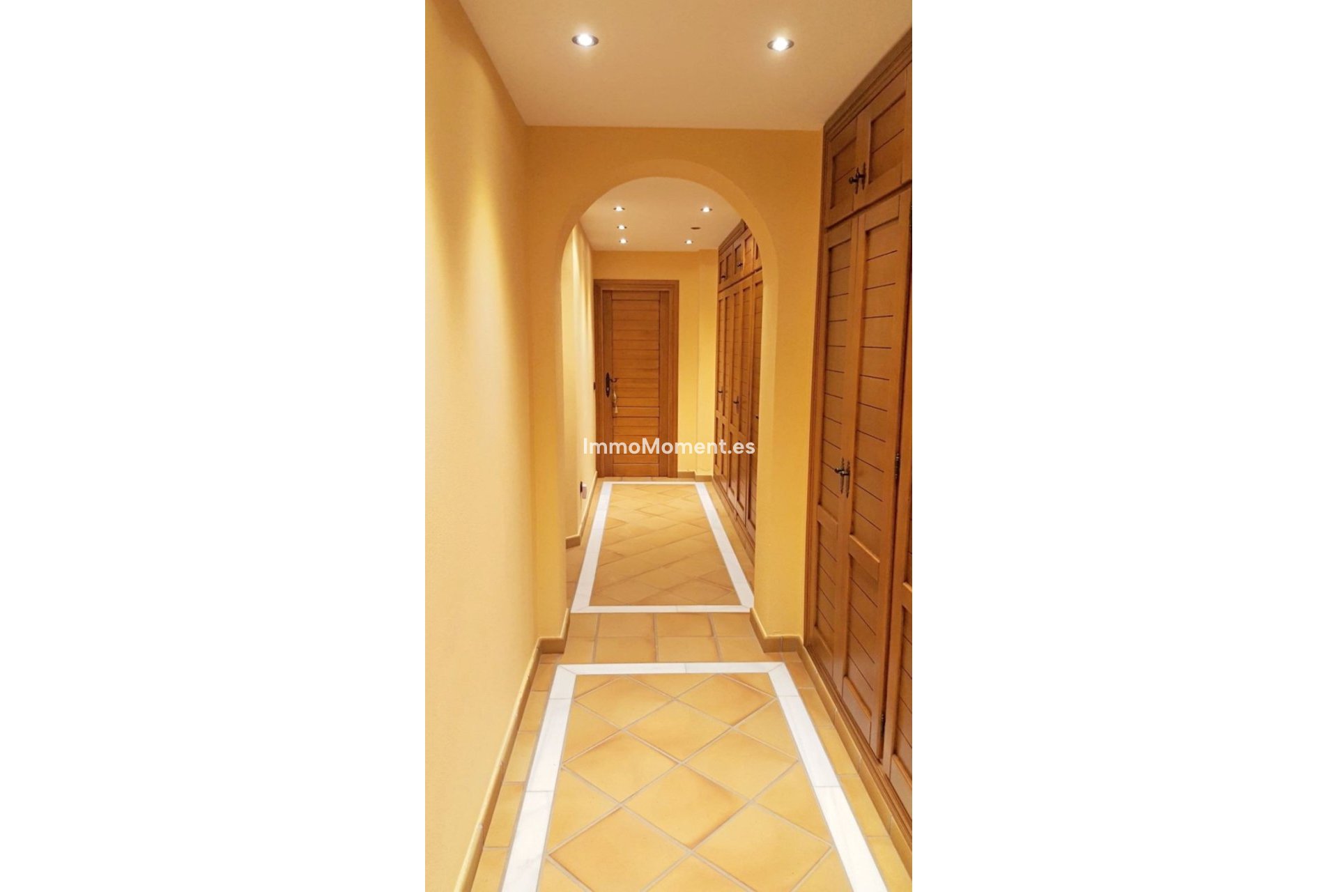 Resale - Villa - Estepona - Estepona Centro