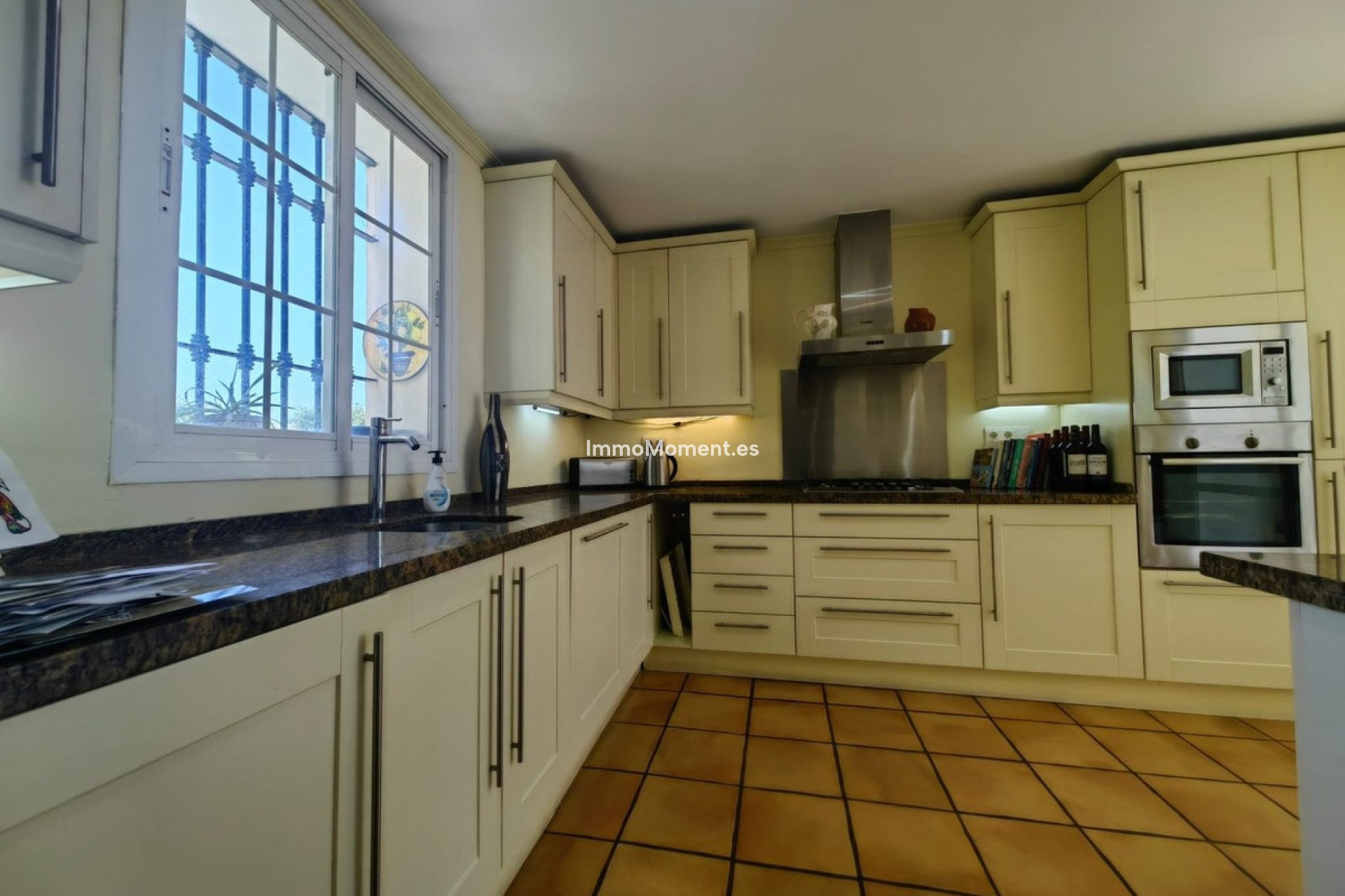 Resale - Villa - Estepona - Estepona Centro