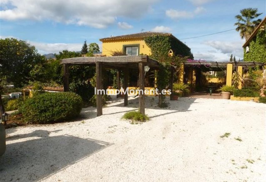 Resale - Villa - Estepona - Estepona Centro