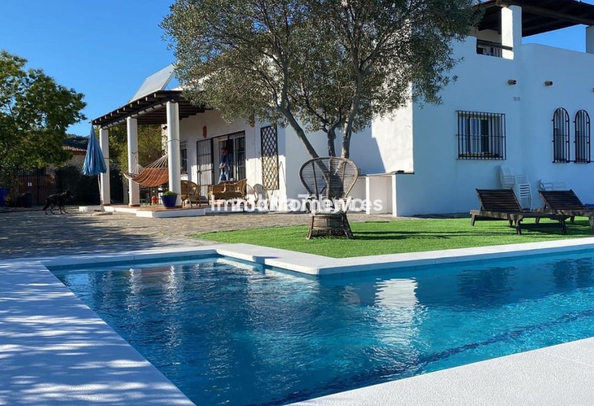 Resale - Villa - Estepona - Estepona Centro