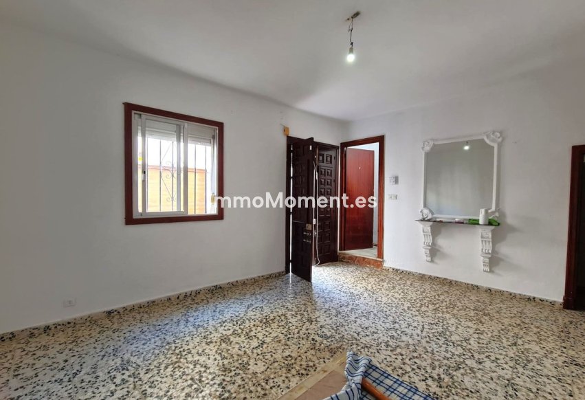 Resale - Villa - Estepona - Estepona Centro