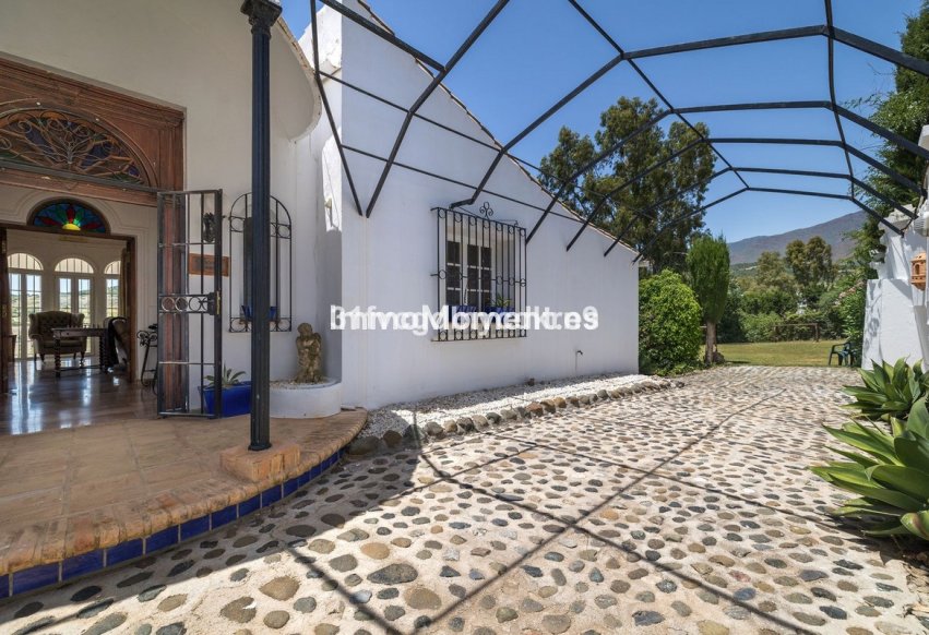Resale - Villa - Estepona - Estepona Centro