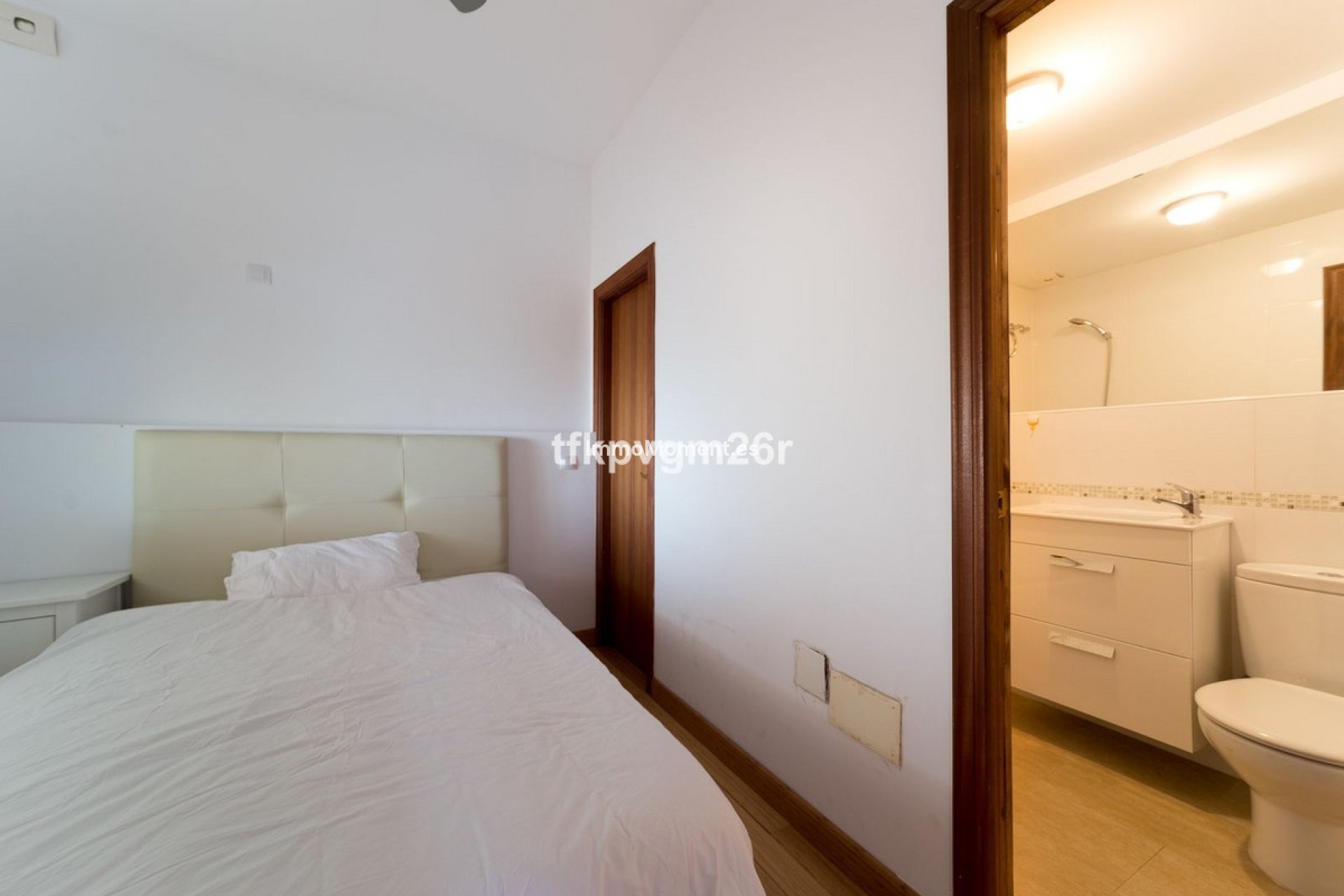 Resale - Villa - Estepona - Estepona Centro