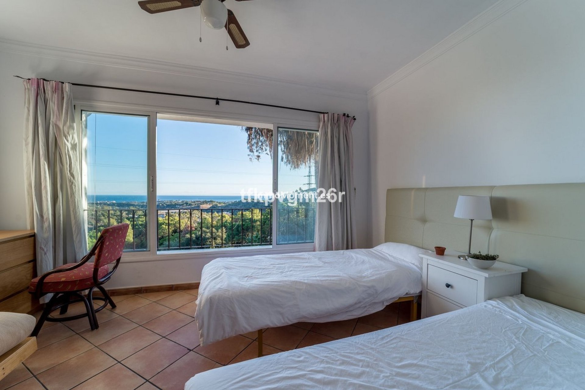 Resale - Villa - Estepona - Estepona Centro