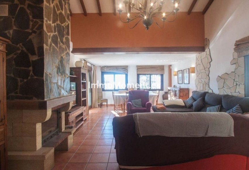 Resale - Villa - Estepona - Estepona Centro