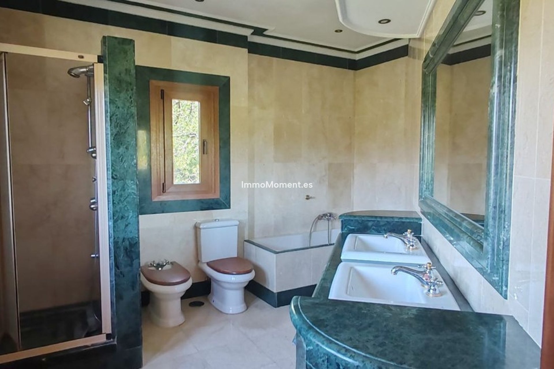 Resale - Villa - Estepona - Estepona Centro