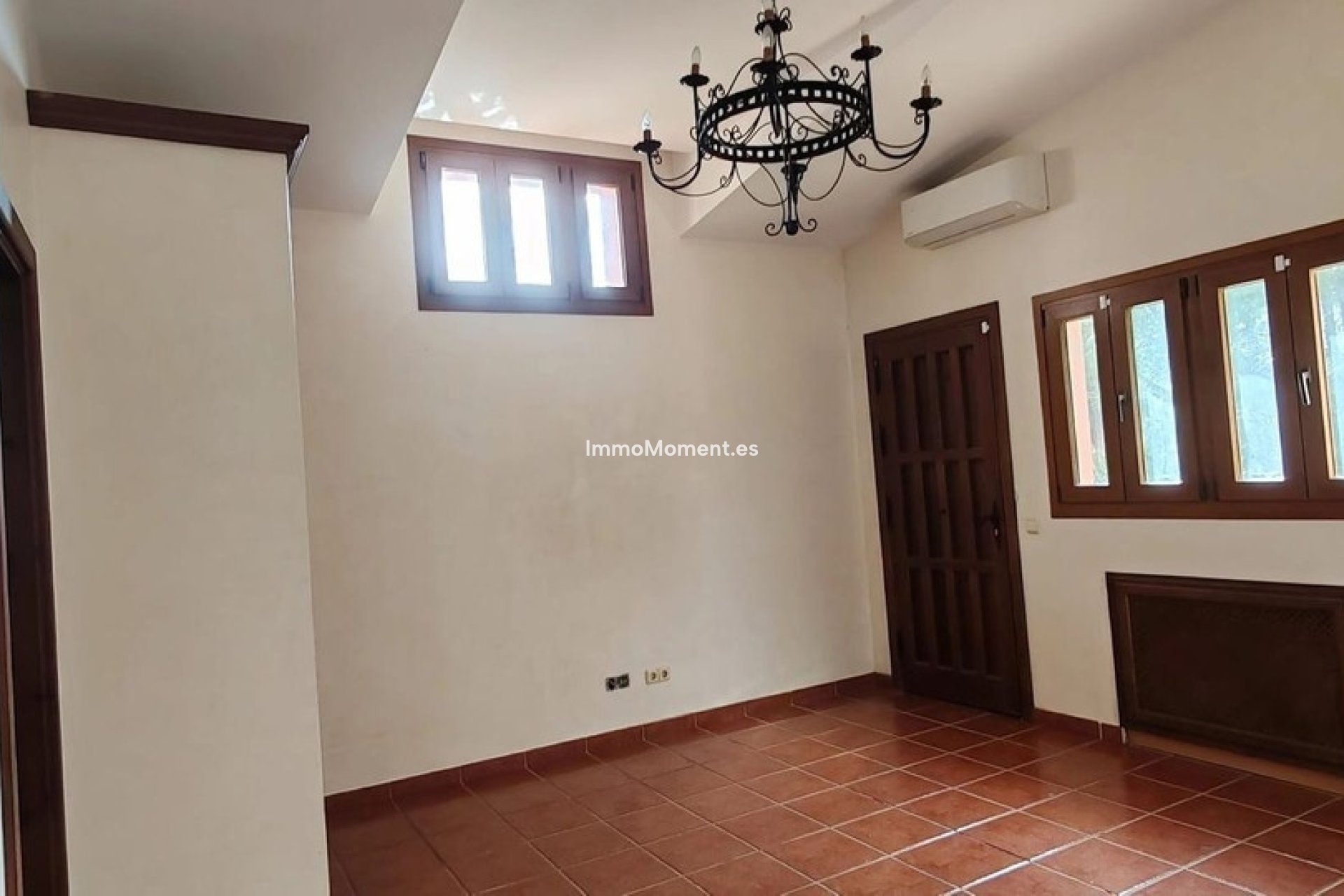 Resale - Villa - Estepona - Estepona Centro