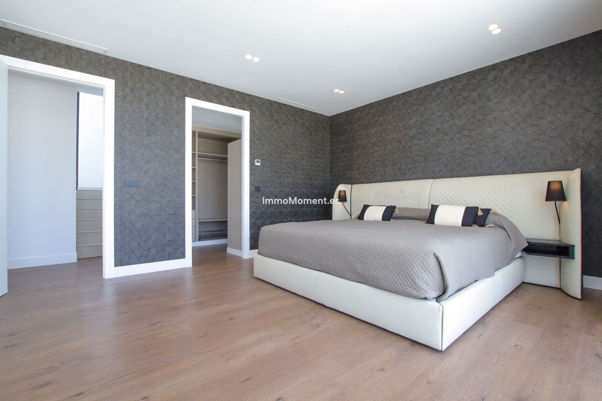 Resale - Villa - Estepona - Valle Romano