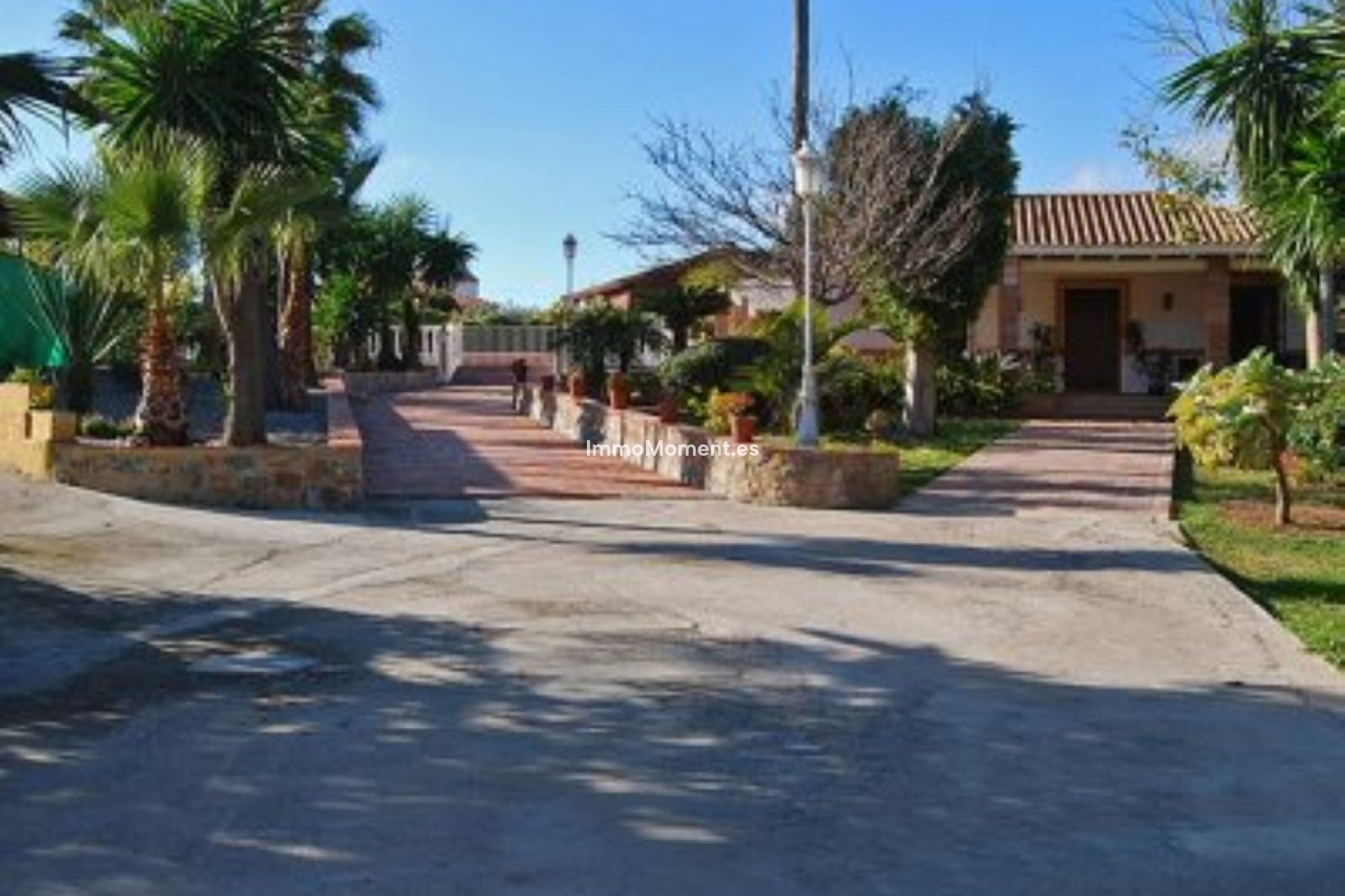 Resale - Villa - Inland  - Alhaurín de la Torre