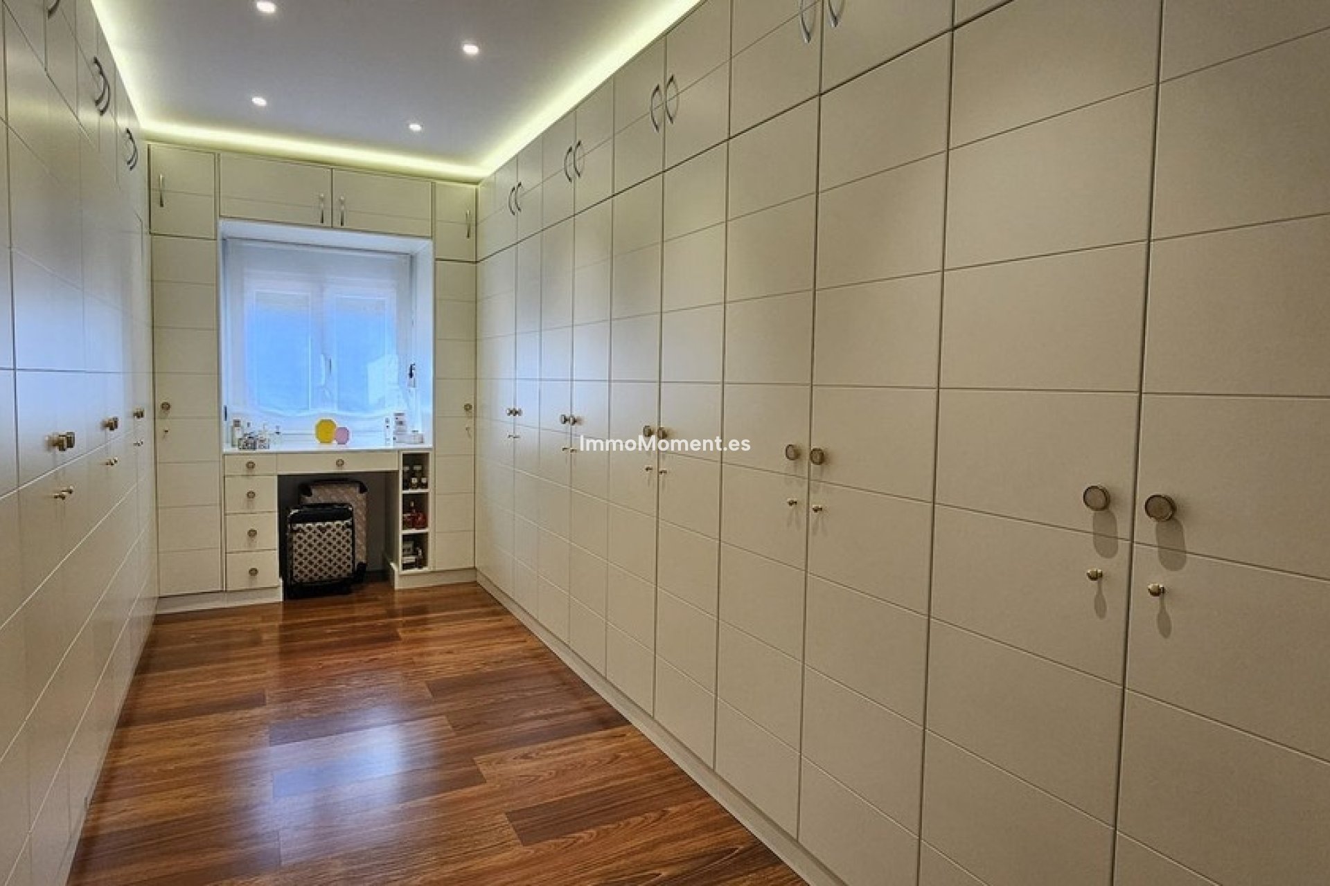 Resale - Villa - Inland  - Alhaurín de la Torre