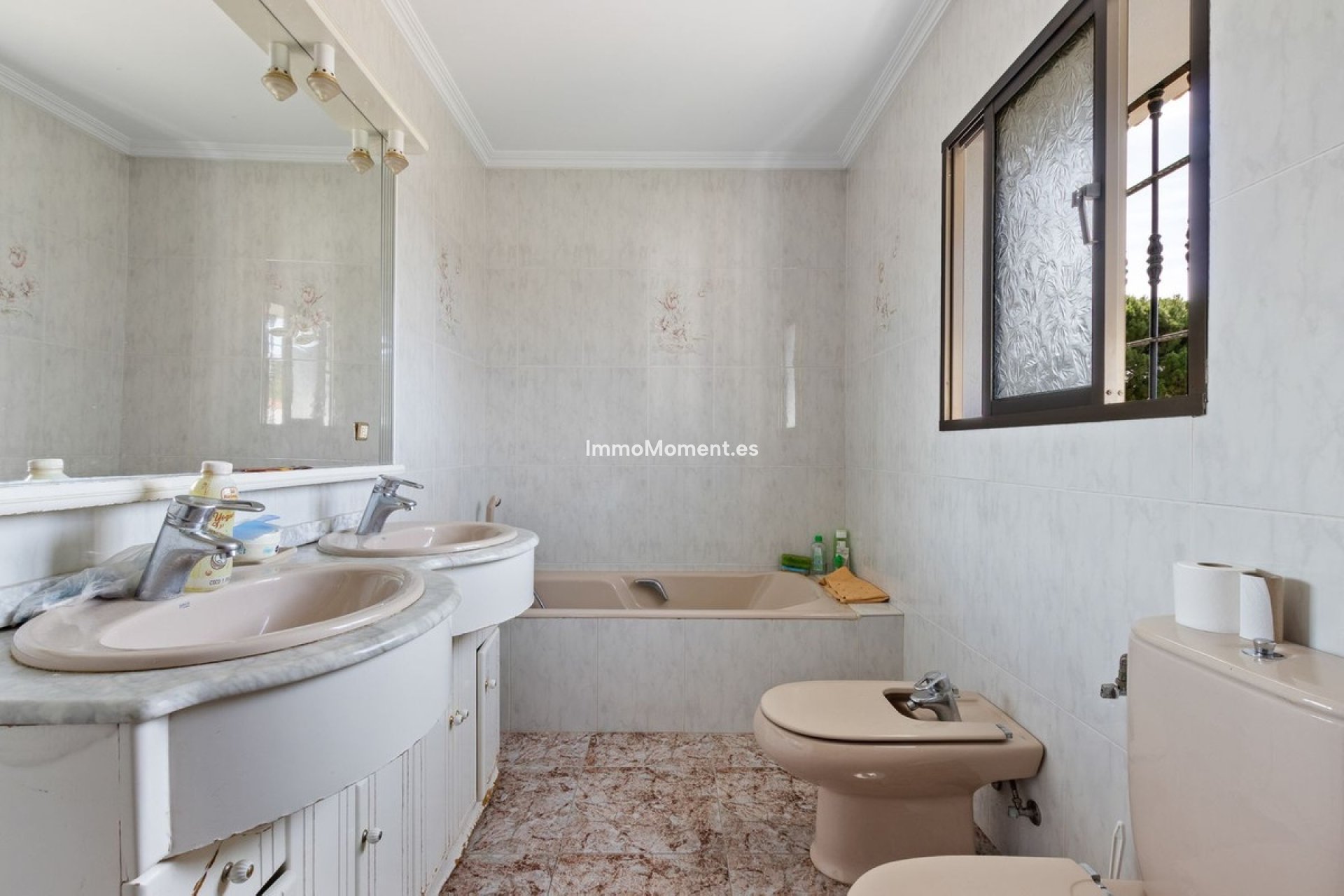 Resale - Villa - Inland  - Alhaurín de la Torre