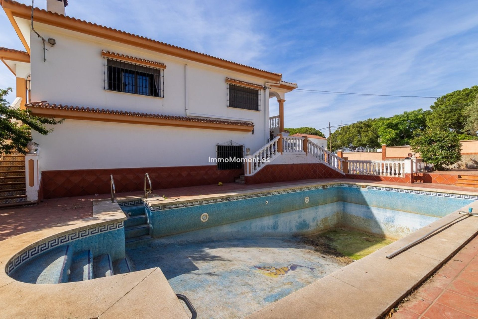 Resale - Villa - Inland  - Alhaurín de la Torre