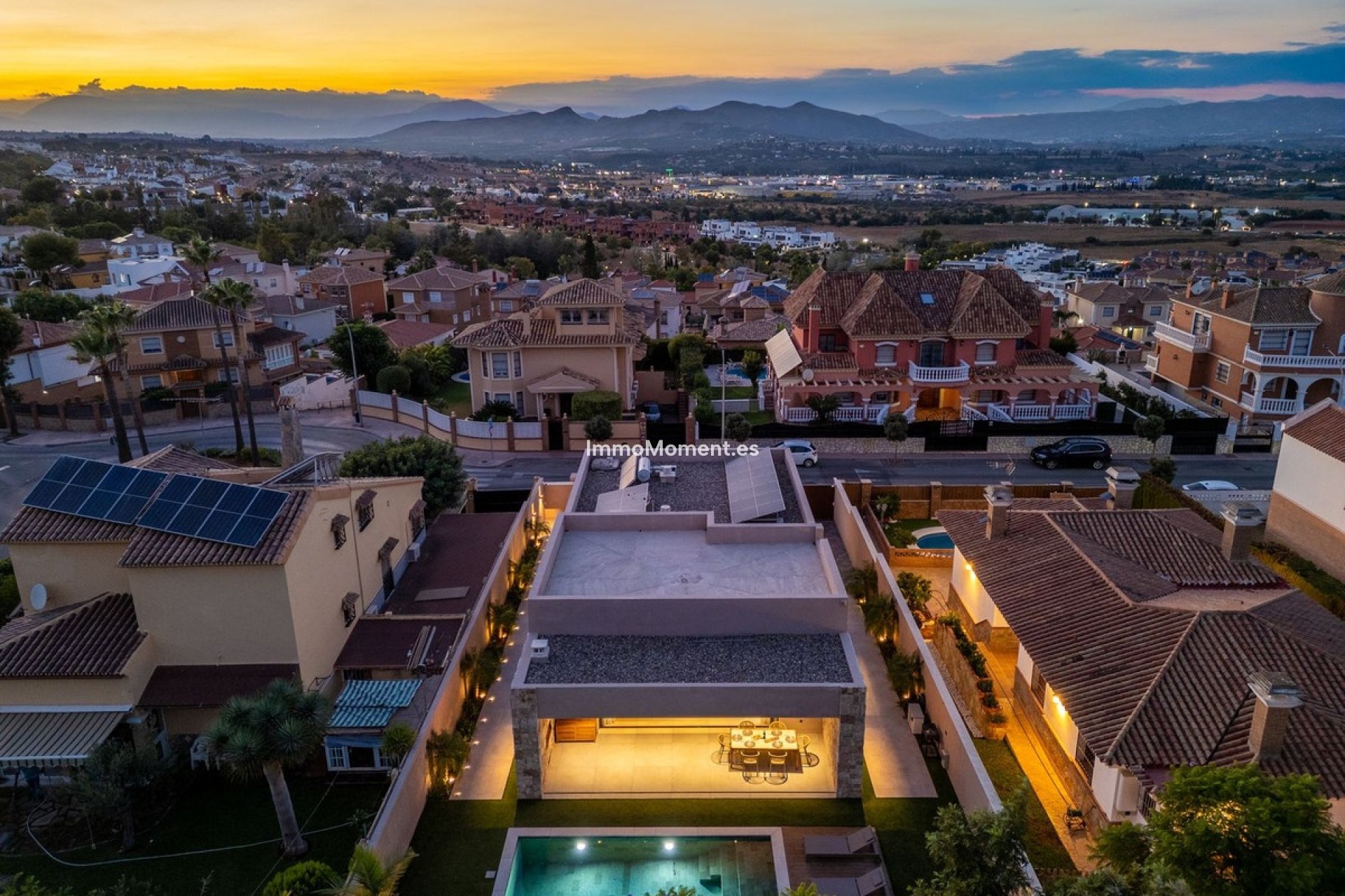 Resale - Villa - Inland  - Alhaurín de la Torre