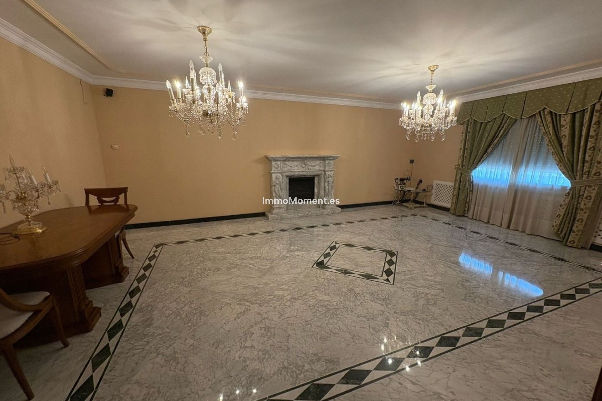 Resale - Villa - Inland  - Alhaurín de la Torre