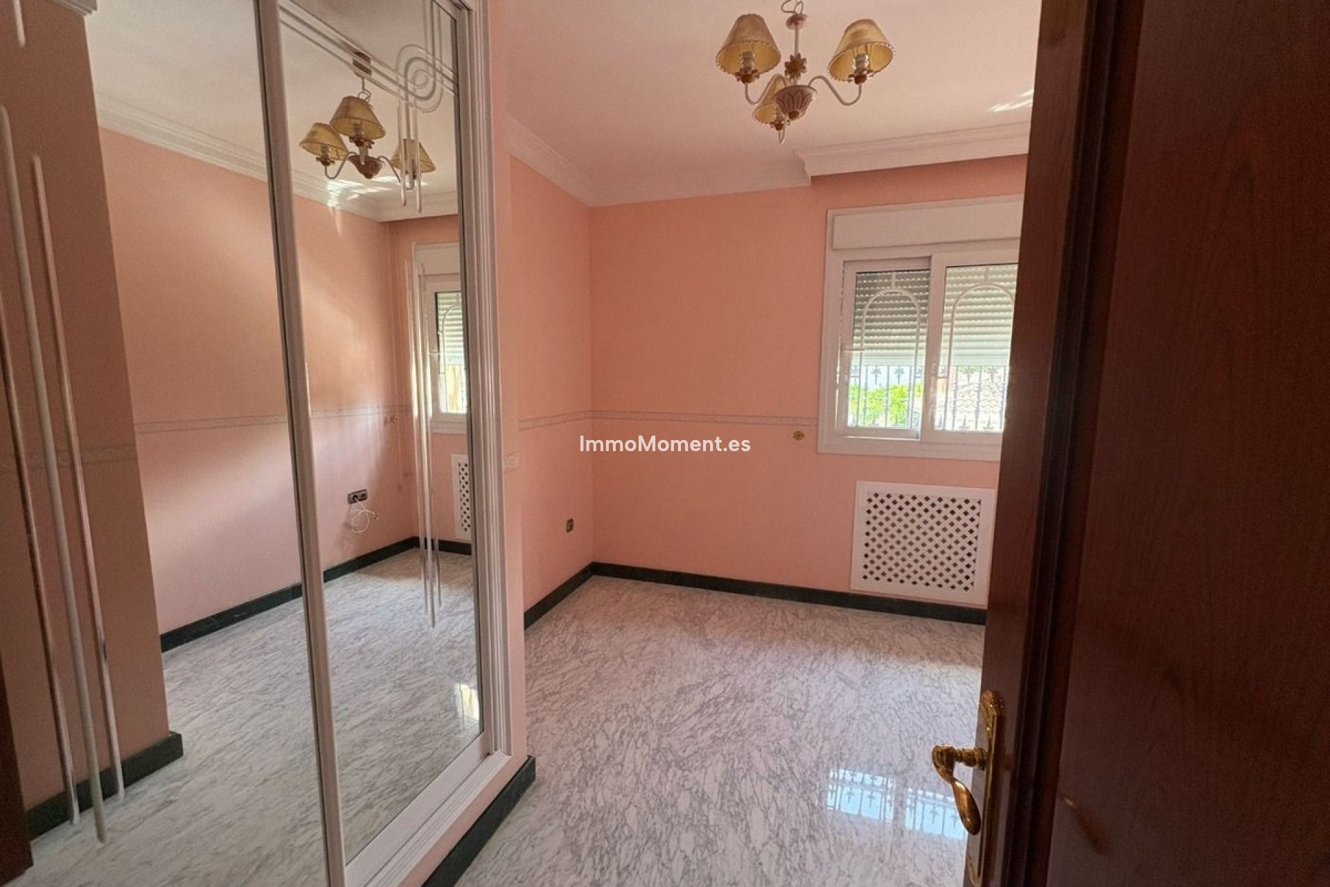 Resale - Villa - Inland  - Alhaurín de la Torre