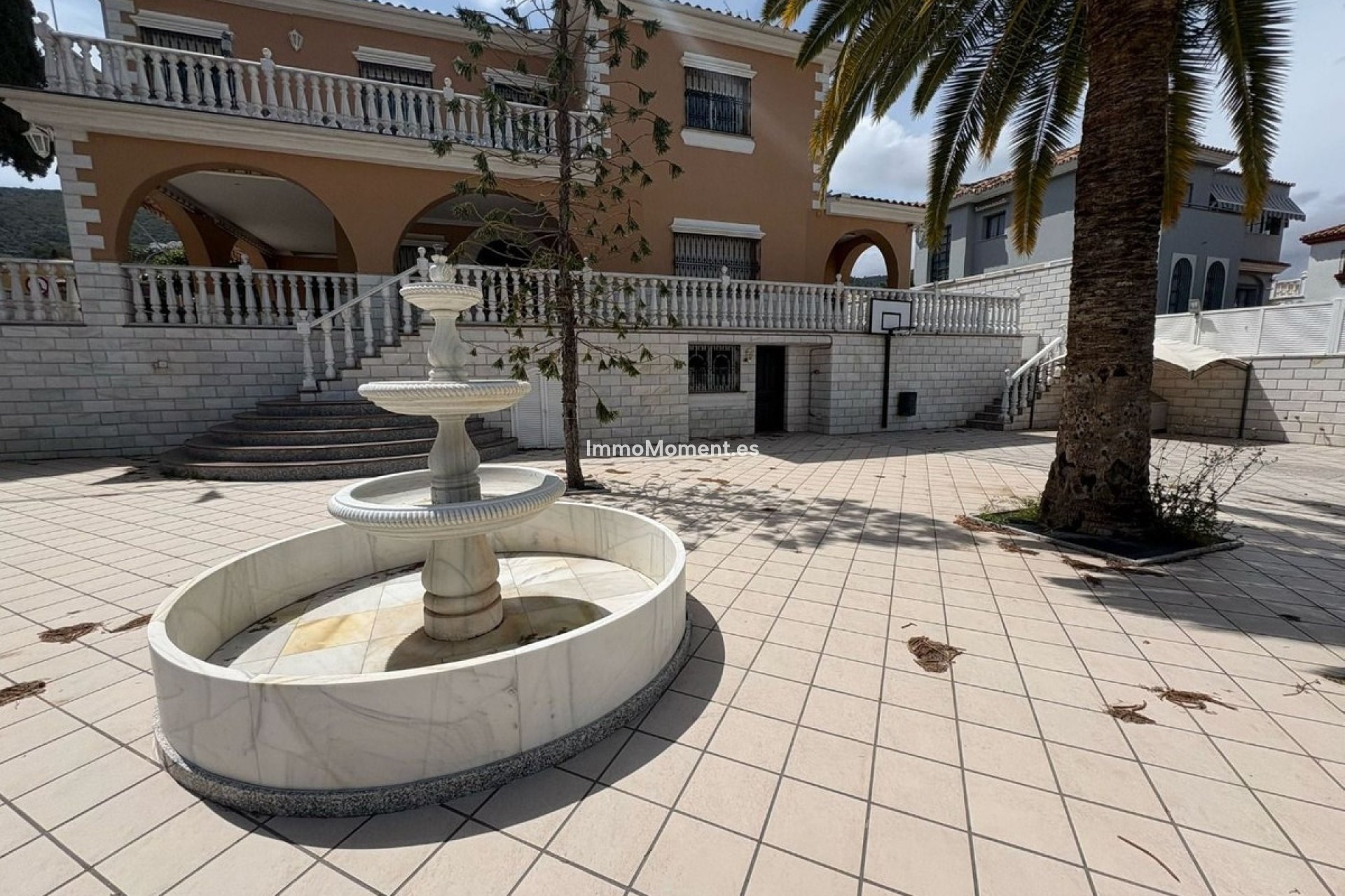 Resale - Villa - Inland  - Alhaurín de la Torre