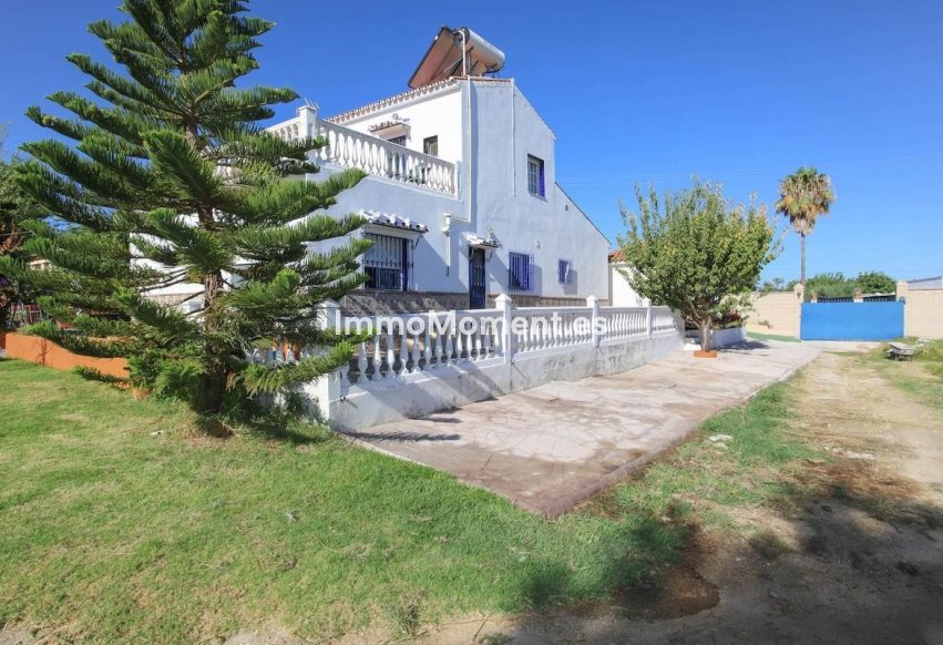 Resale - Villa - Inland  - Alhaurín de la Torre
