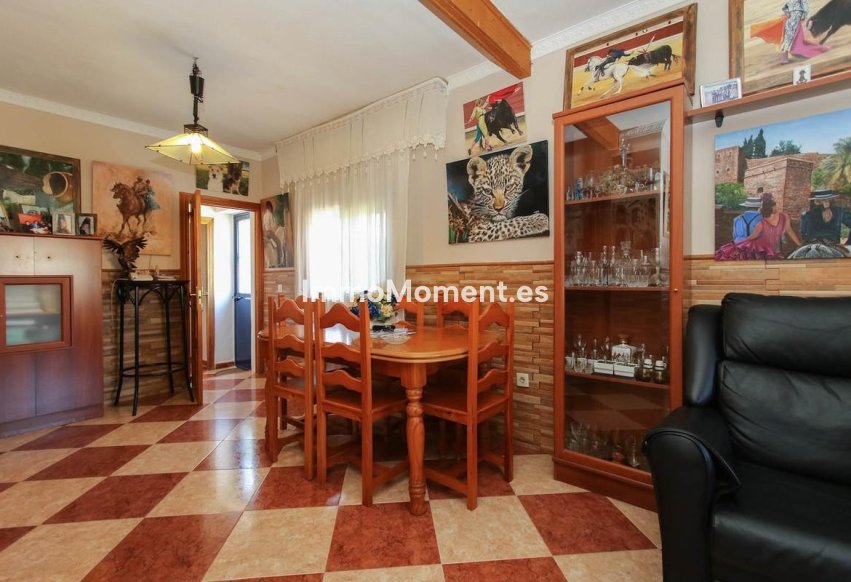 Resale - Villa - Inland  - Alhaurín de la Torre