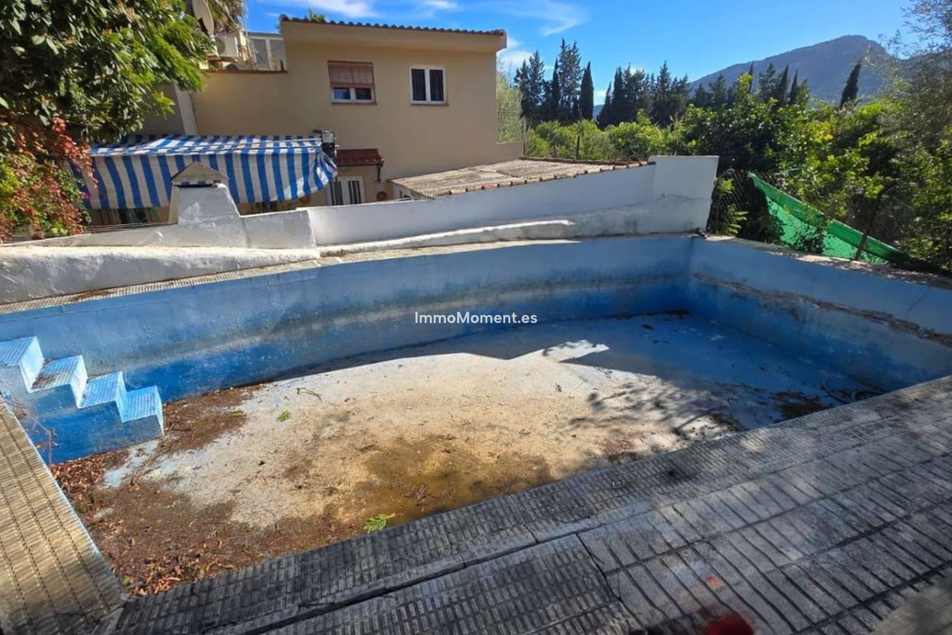 Resale - Villa - Inland  - Alhaurín de la Torre