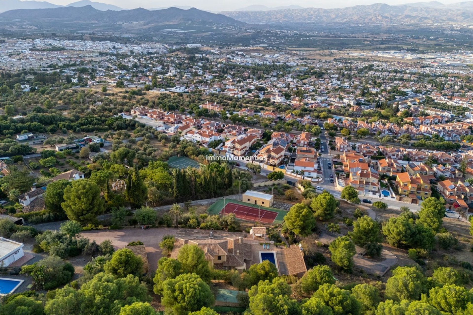 Resale - Villa - Inland  - Alhaurín de la Torre