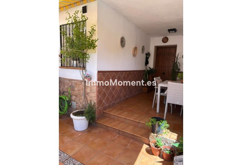 Resale - Villa - Inland  - Alhaurín de la Torre