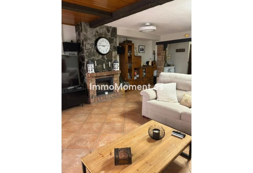 Resale - Villa - Inland  - Alhaurín de la Torre