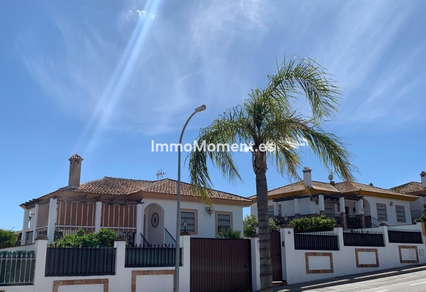 Resale - Villa - Inland  - Alhaurín de la Torre