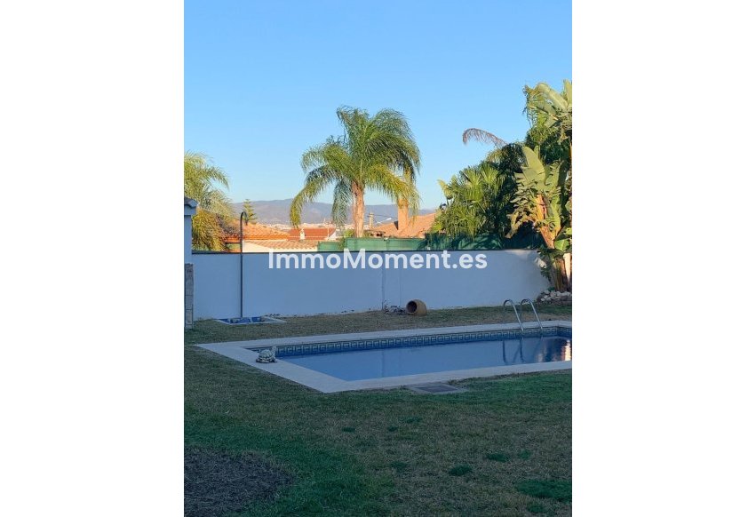 Resale - Villa - Inland  - Alhaurín de la Torre