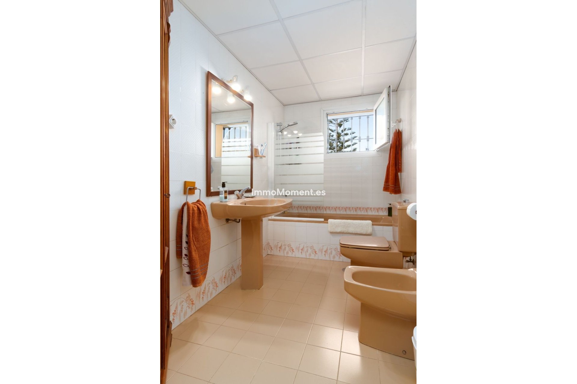 Resale - Villa - Inland  - Alhaurín de la Torre