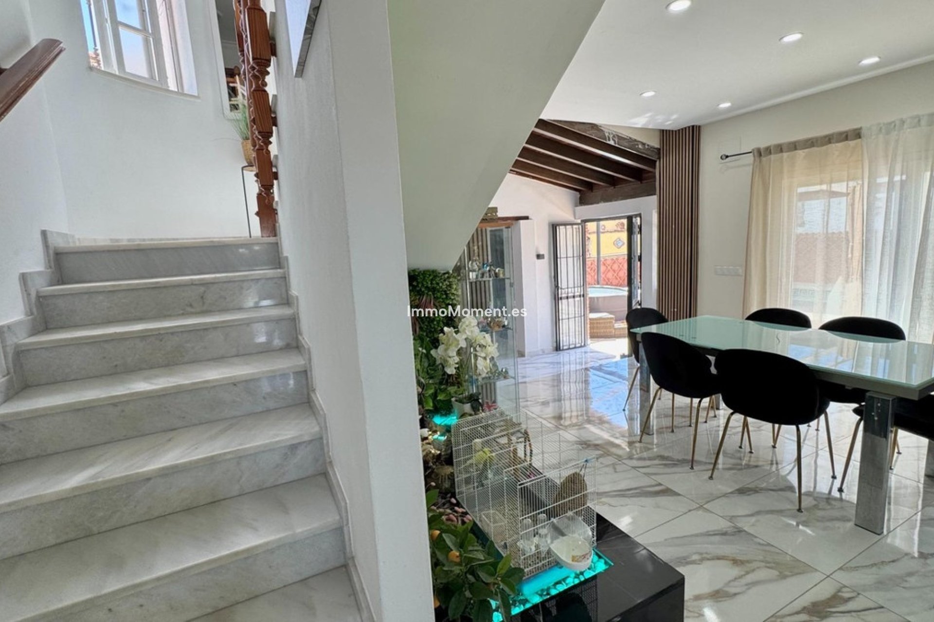 Resale - Villa - Inland  - Alhaurín de la Torre