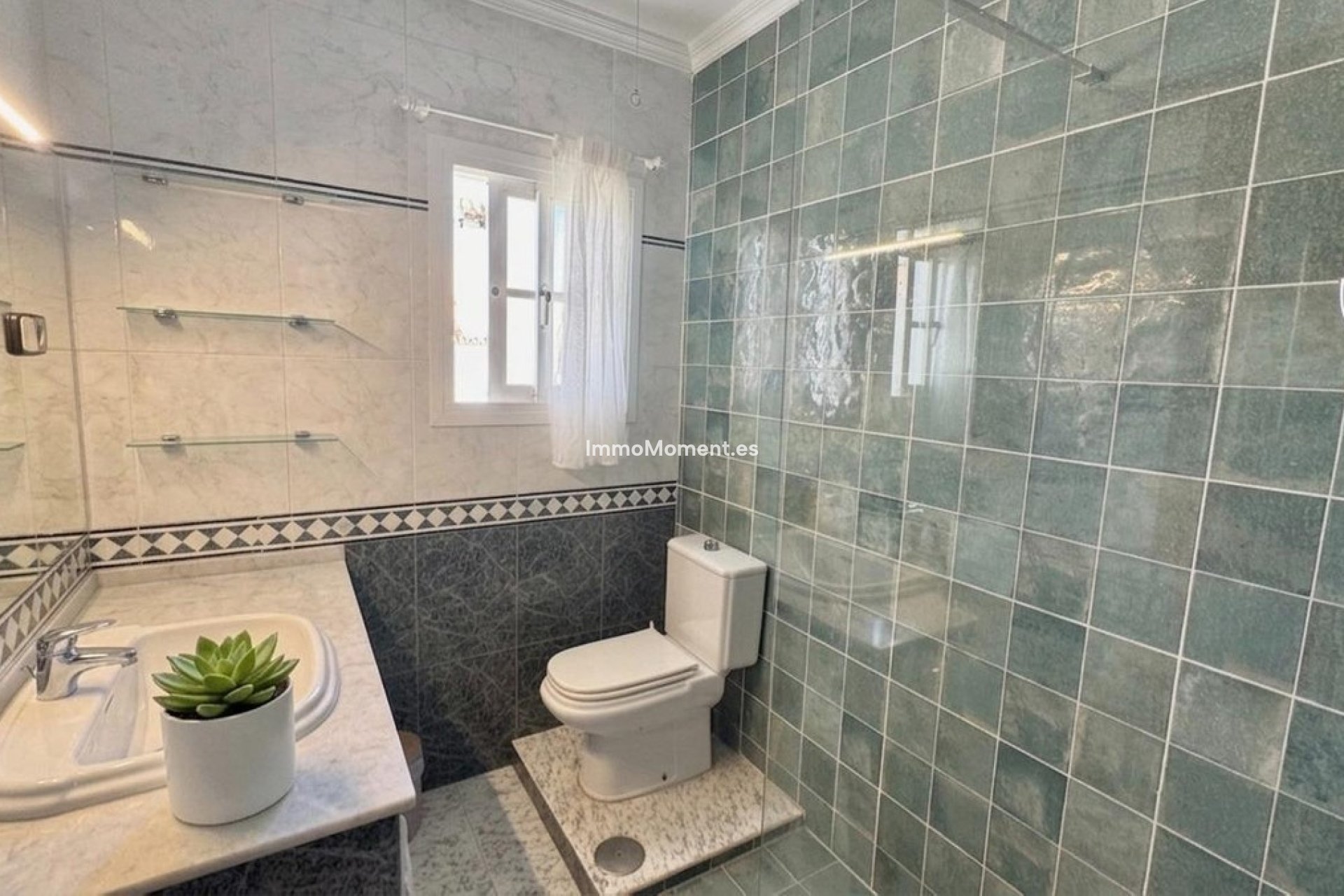 Resale - Villa - Inland  - Alhaurín de la Torre