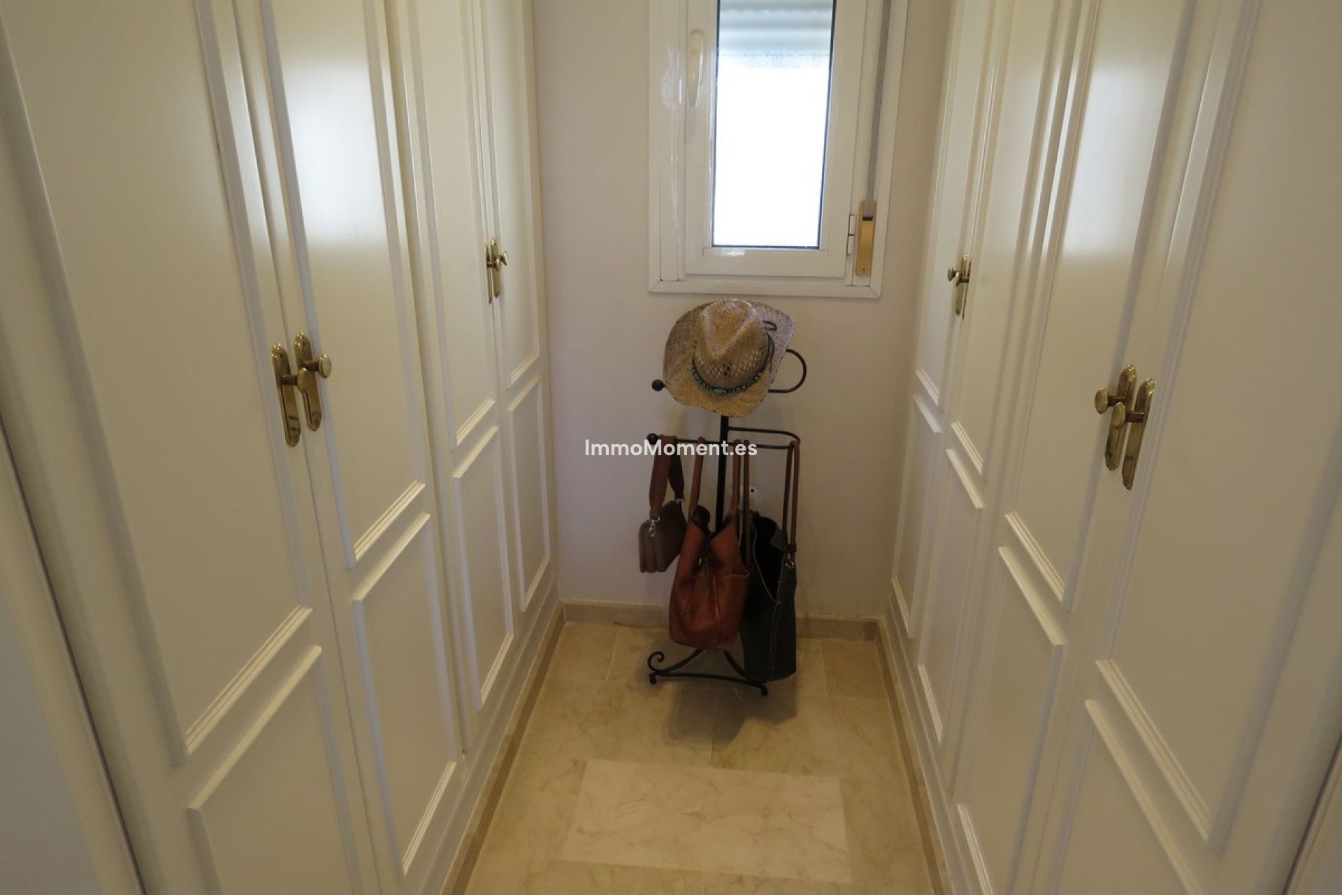 Resale - Villa - Inland  - Alhaurín el Grande Centro