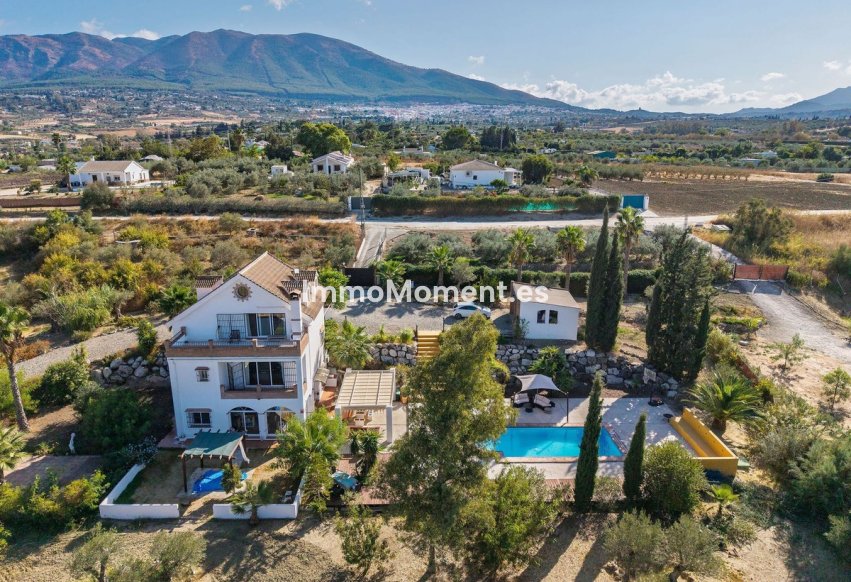 Resale - Villa - Inland  - Alhaurín el Grande Centro