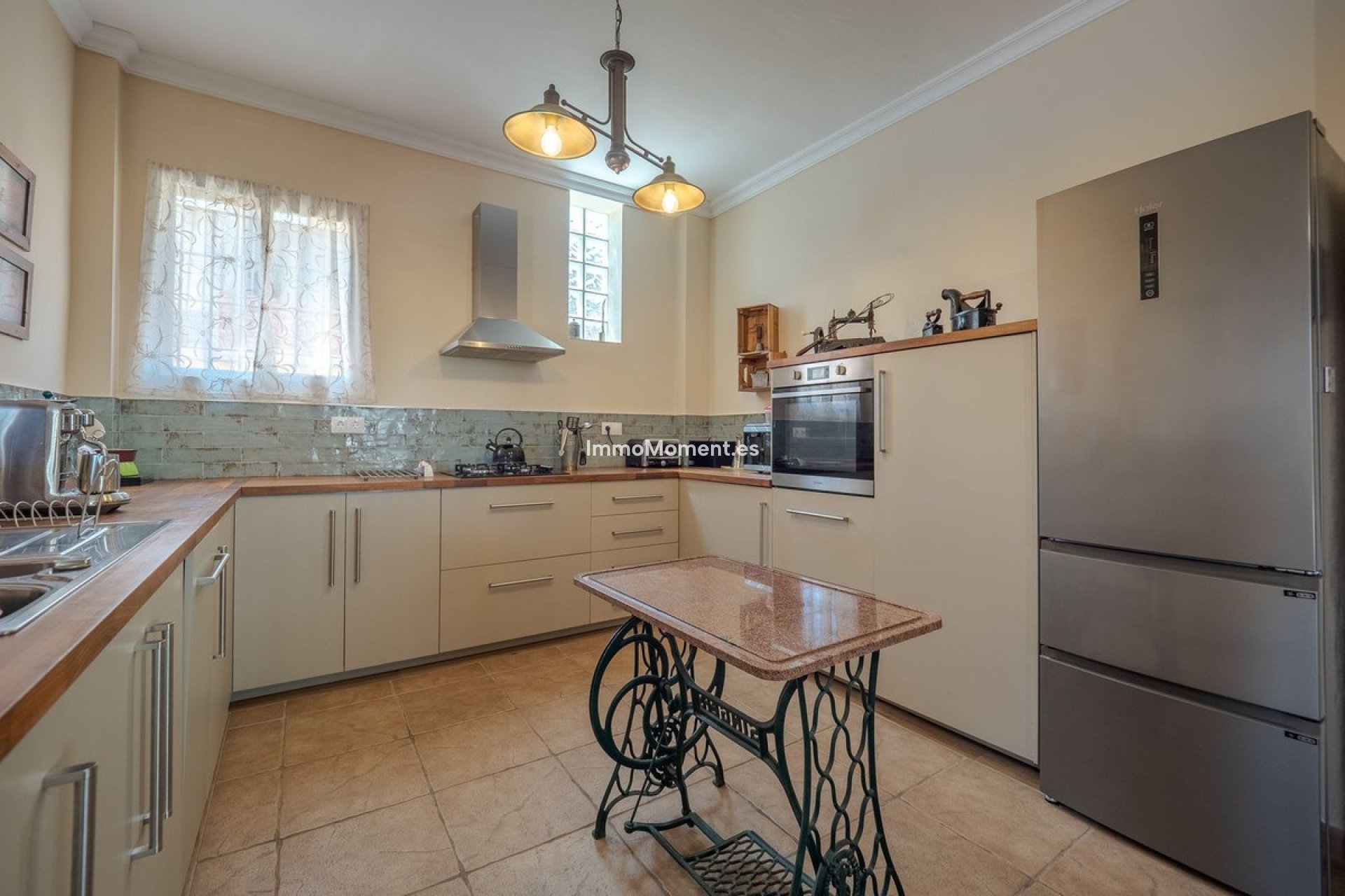 Resale - Villa - Inland  - Alhaurín el Grande Centro