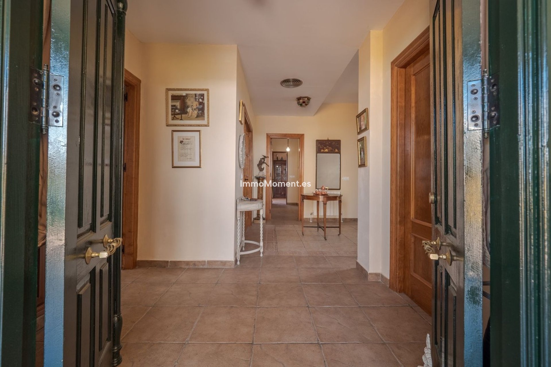 Resale - Villa - Inland  - Alhaurín el Grande Centro