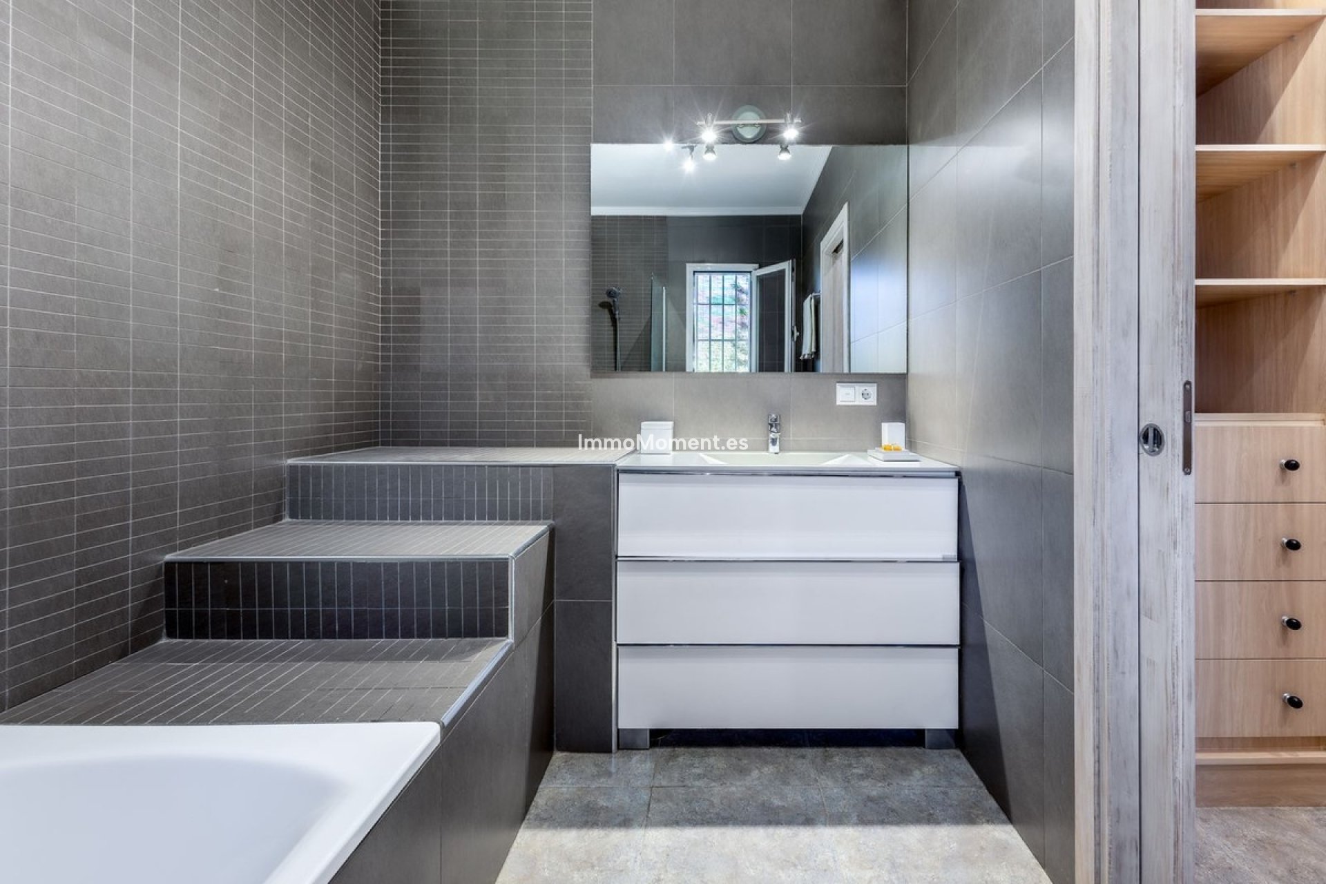 Resale - Villa - Inland  - Alhaurín el Grande Centro