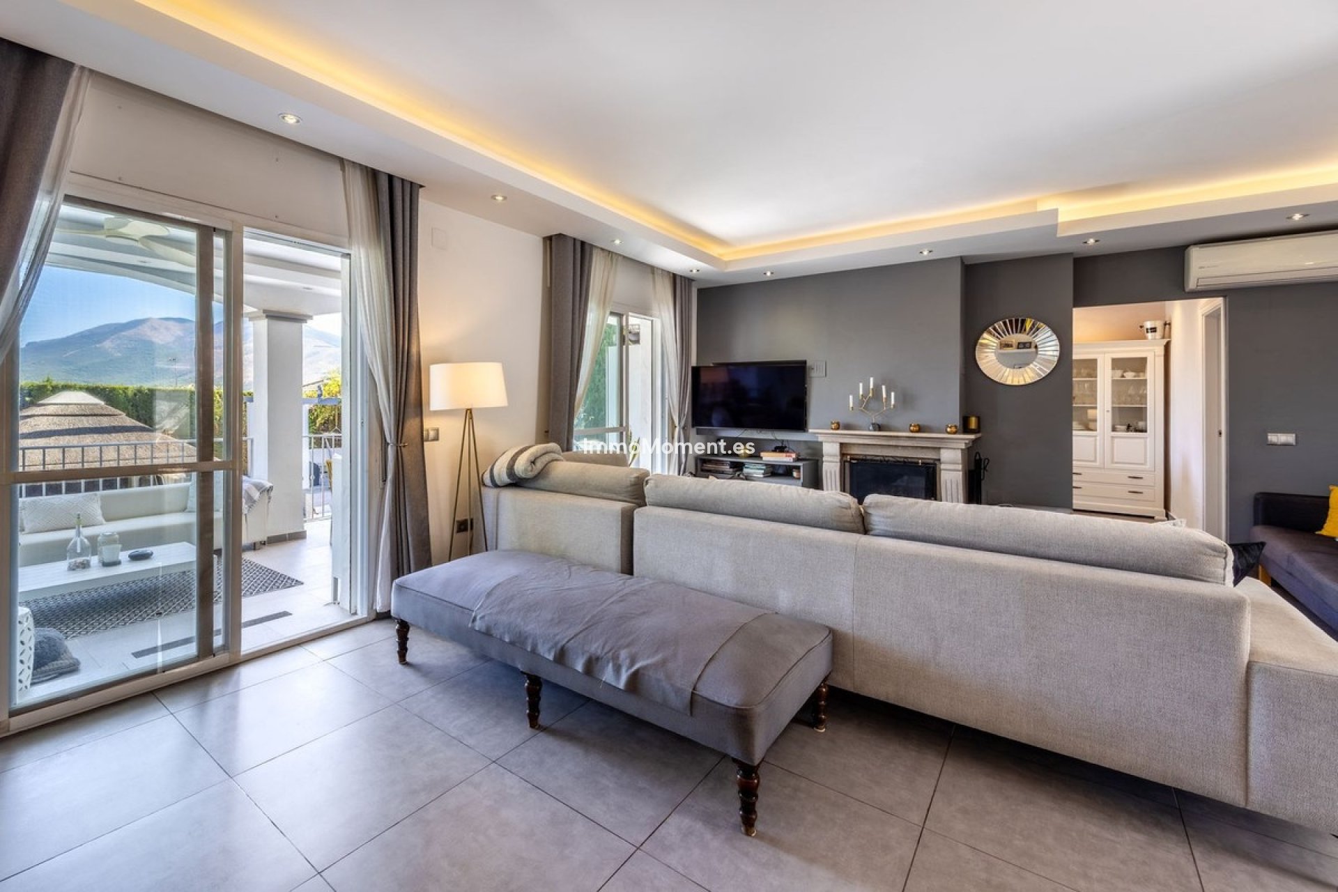 Resale - Villa - Inland  - Alhaurín el Grande Centro