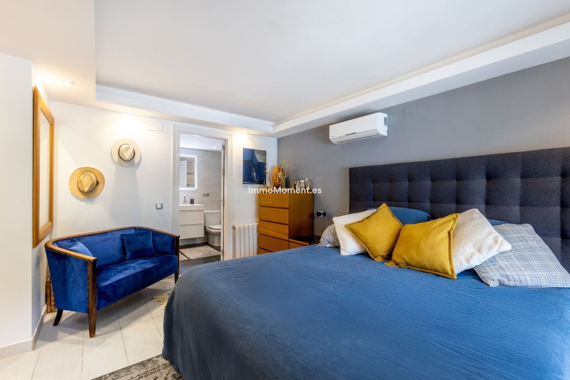 Resale - Villa - Inland  - Alhaurín el Grande Centro