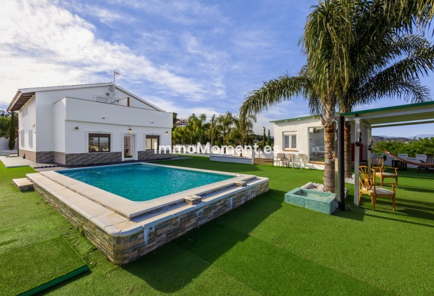 Resale - Villa - Inland  - Alhaurín el Grande Centro