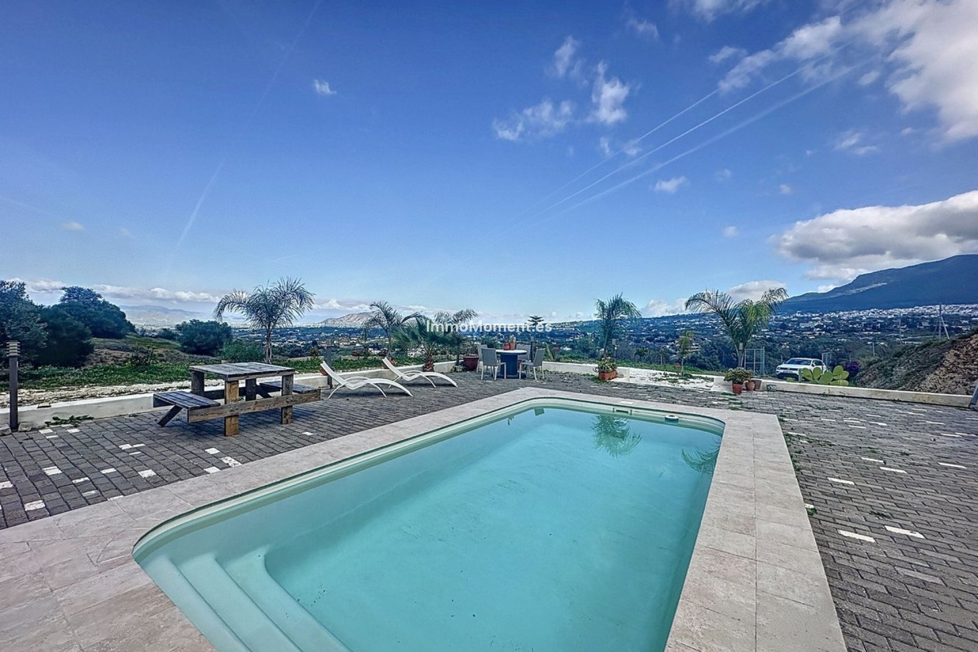 Resale - Villa - Inland  - Alhaurín el Grande Centro